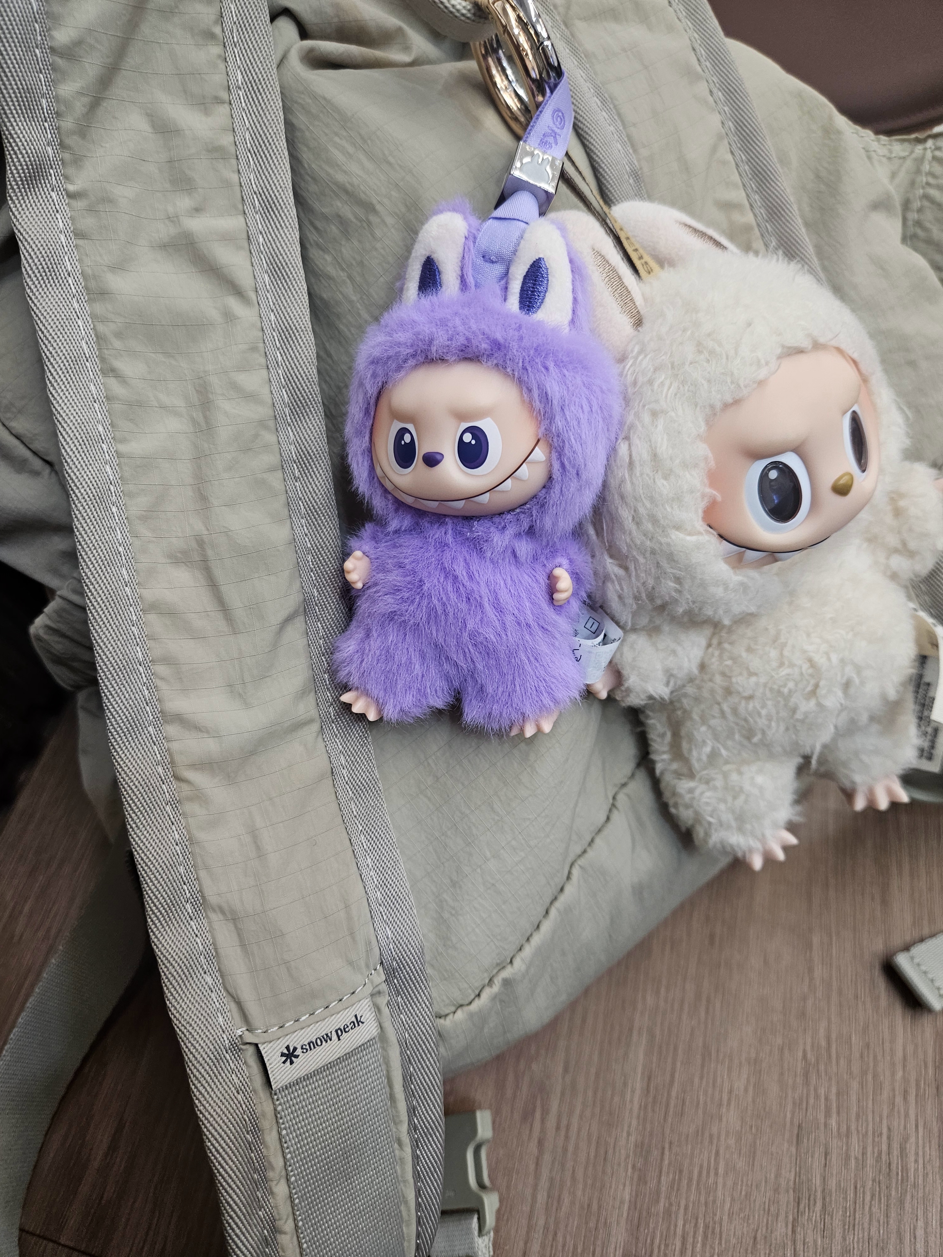 Pop Mart Labubu The Monsters Pin For Love Series Vinyl Plush Pendant (N-Z) T (Opened Case), Pop Mart Labubu The Monsters Labubu Tasty Macarons Series Soymilk Keyring 착용 스타일 - 5