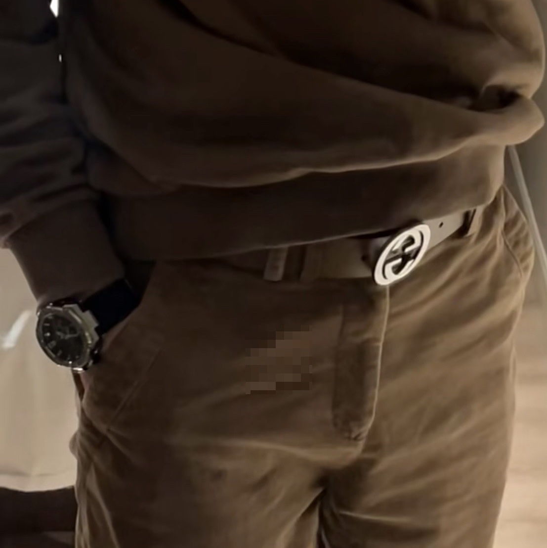 Gucci GG Interlocking Buckle Leather Belt Brown 착용 스타일 - 2