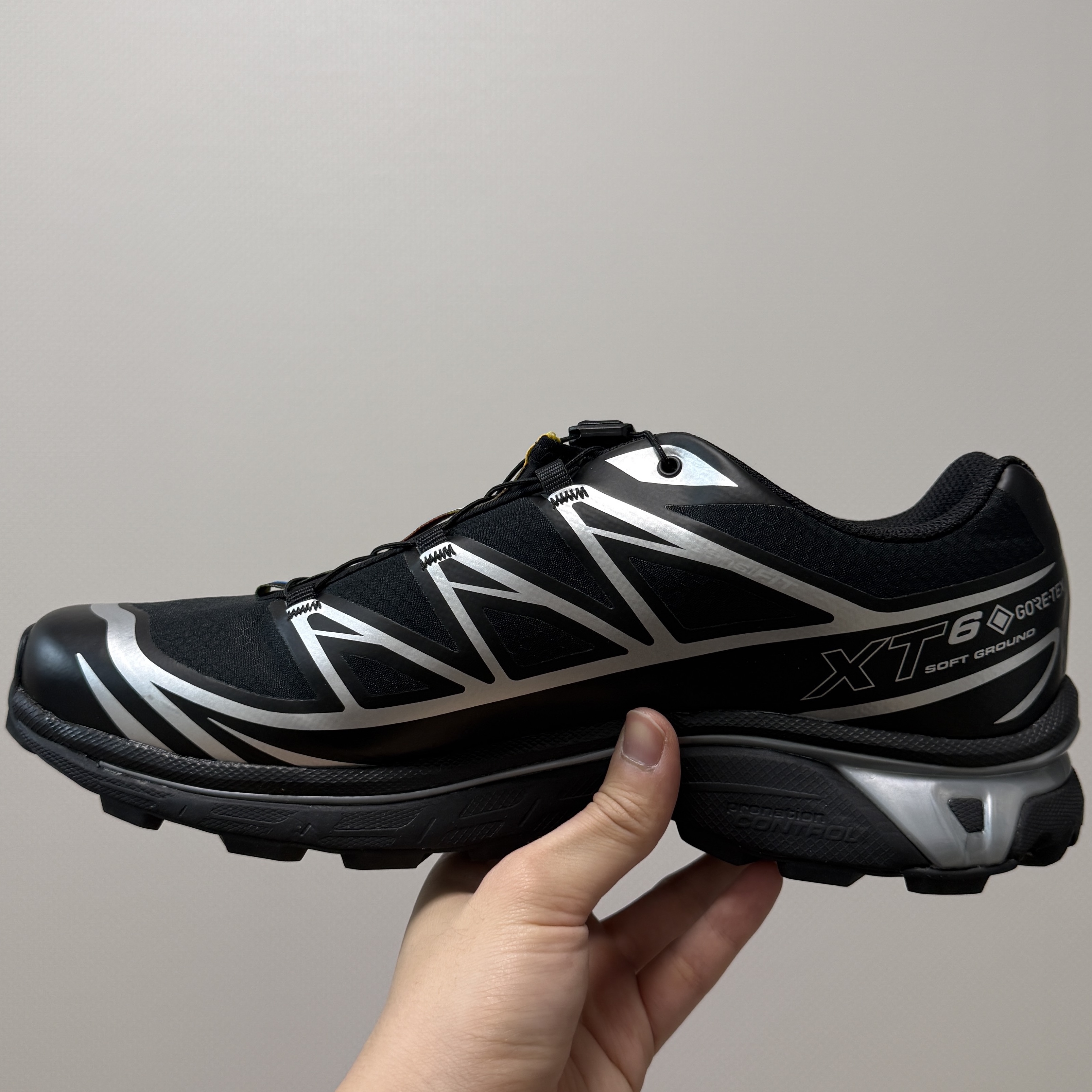 Salomon XT-6 GTX Black Silver 착용 스타일 - 3