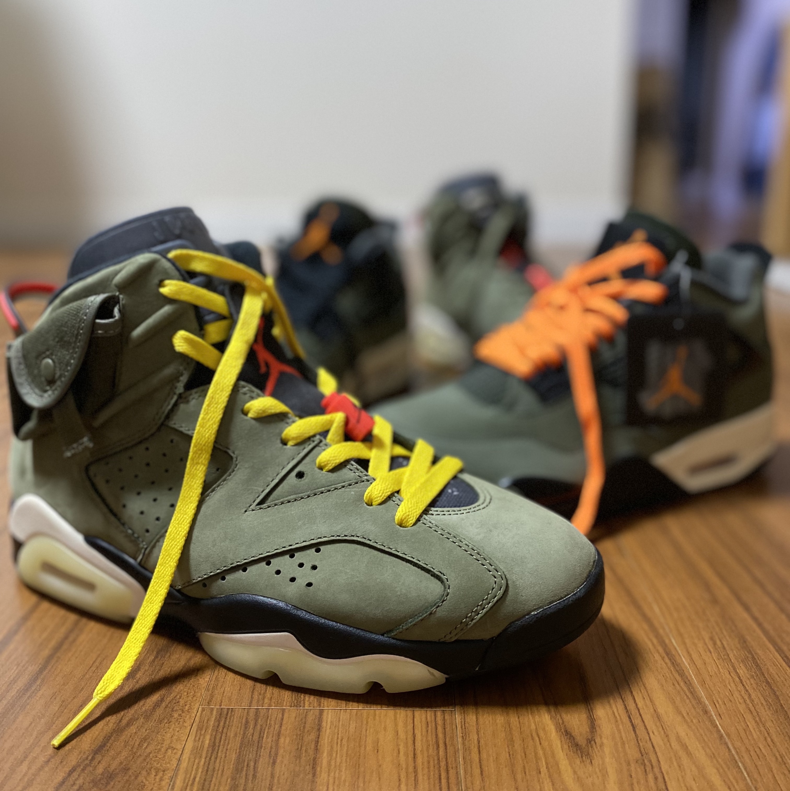 Jordan 4 x Undefeated Retro OG SP Deep Green and Clementine, Jordan 6 x Travis Scott Retro Olive 착용 스타일 - 3