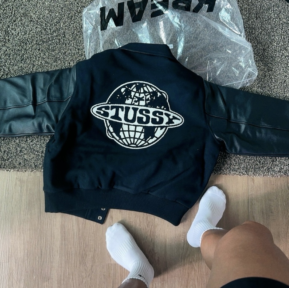 Stussy Globe Varsity Jacket Black 착용 스타일