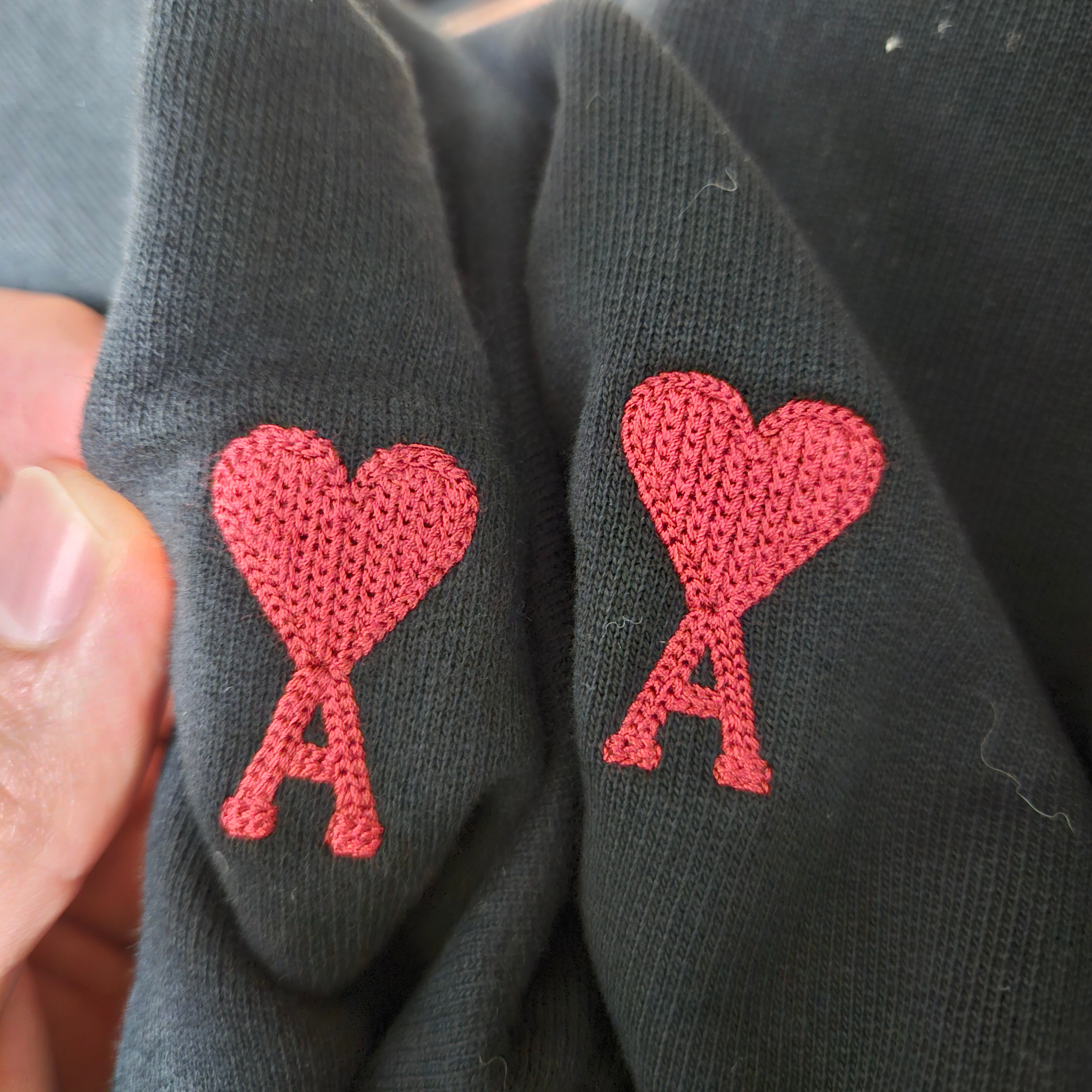 AMI de Coeur Sweatshirt Black 착용 스타일 - 1