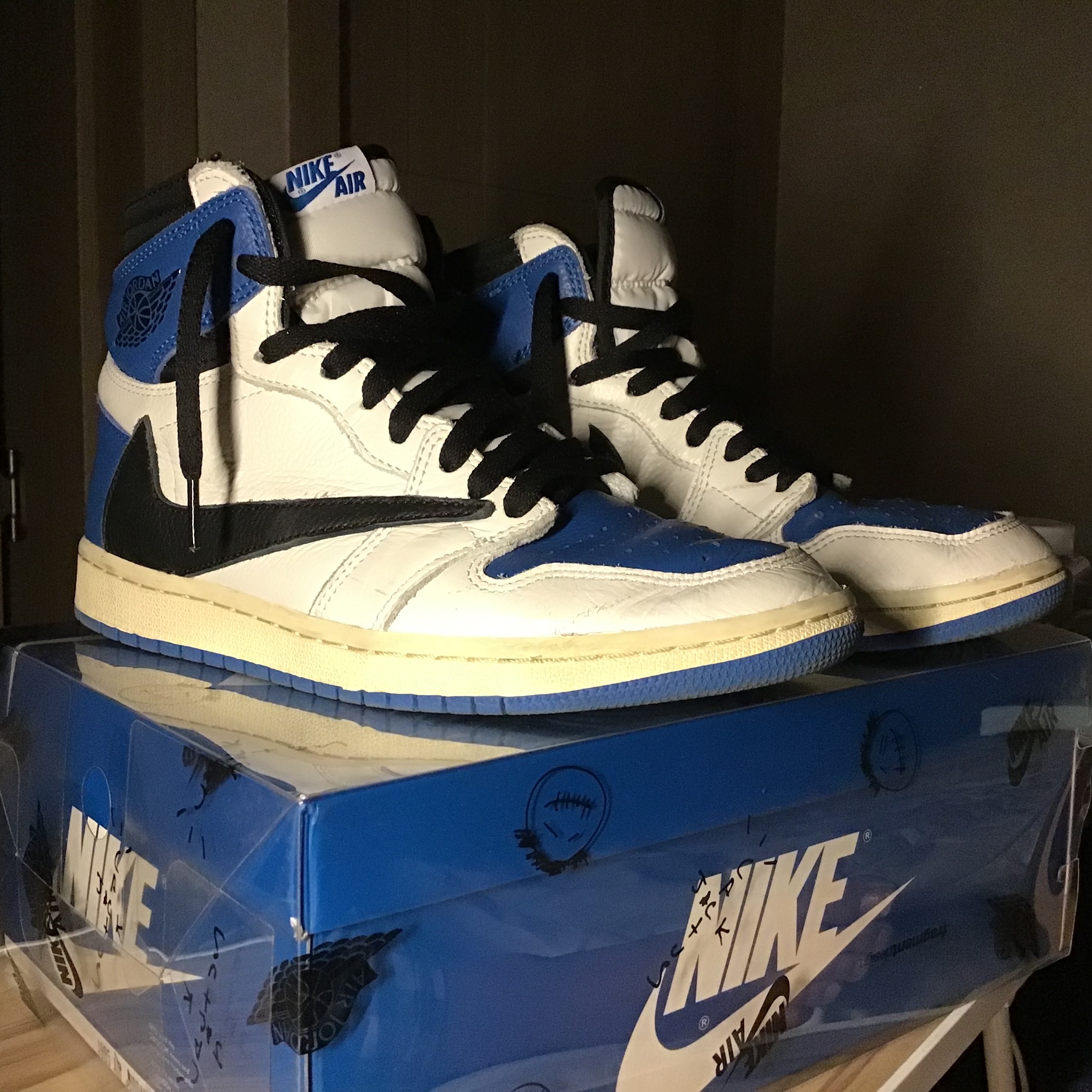 Jordan 1 x Travis Scott x Fragment Retro High OG SP Military Blue 착용 스타일