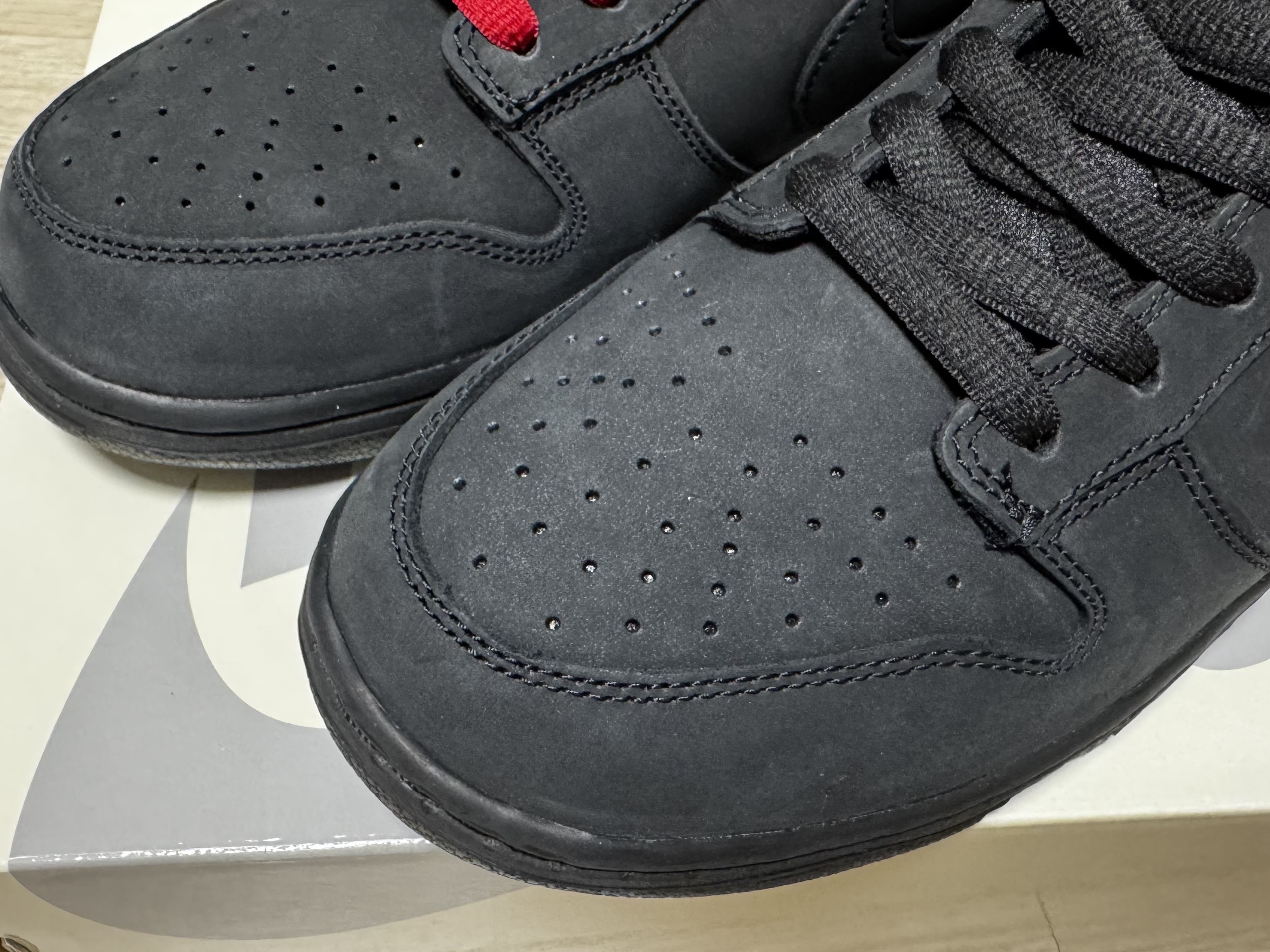 Nike x Supreme SB Dunk Low Black 착용 스타일