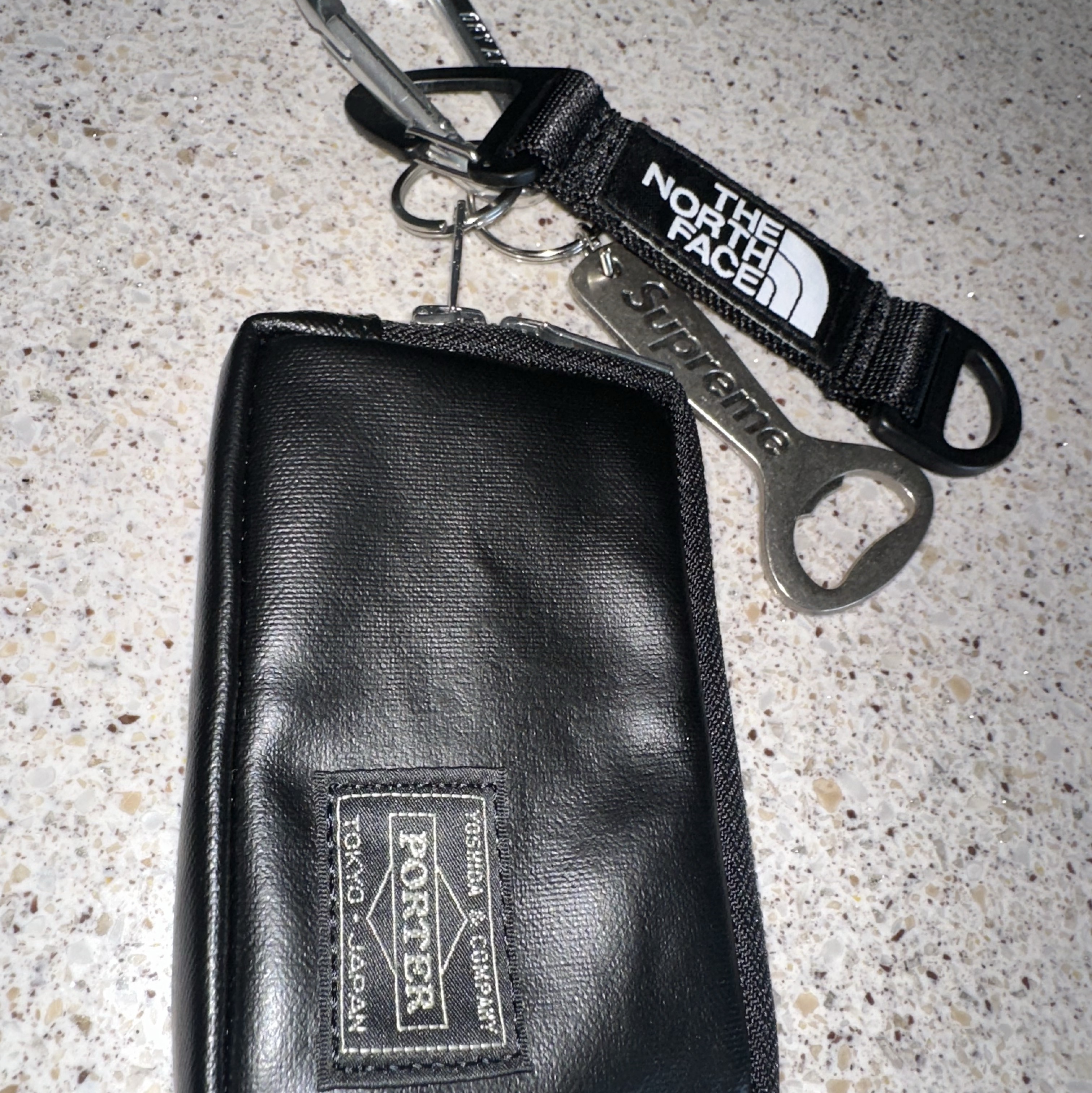 Porter Freestyle Multi Coin Case Black 착용 스타일