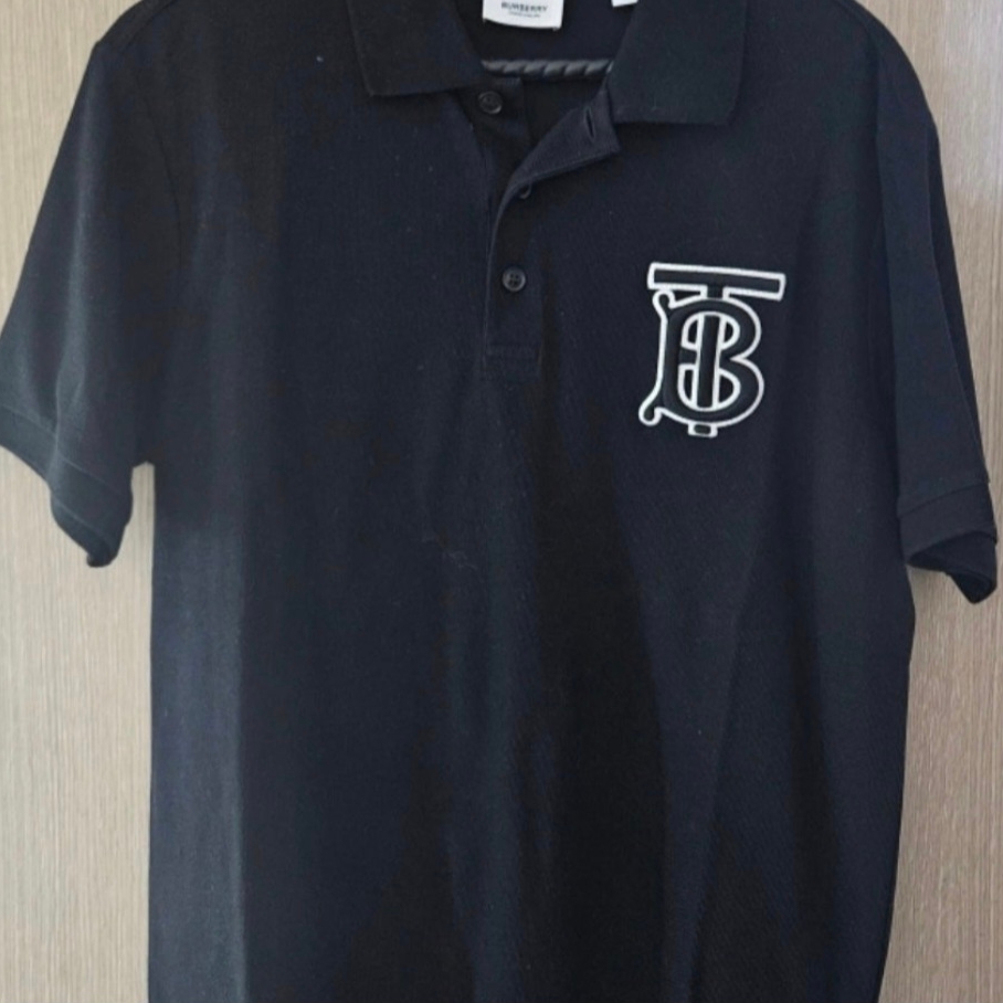 Burberry Parker T-Shirt Black 착용 스타일