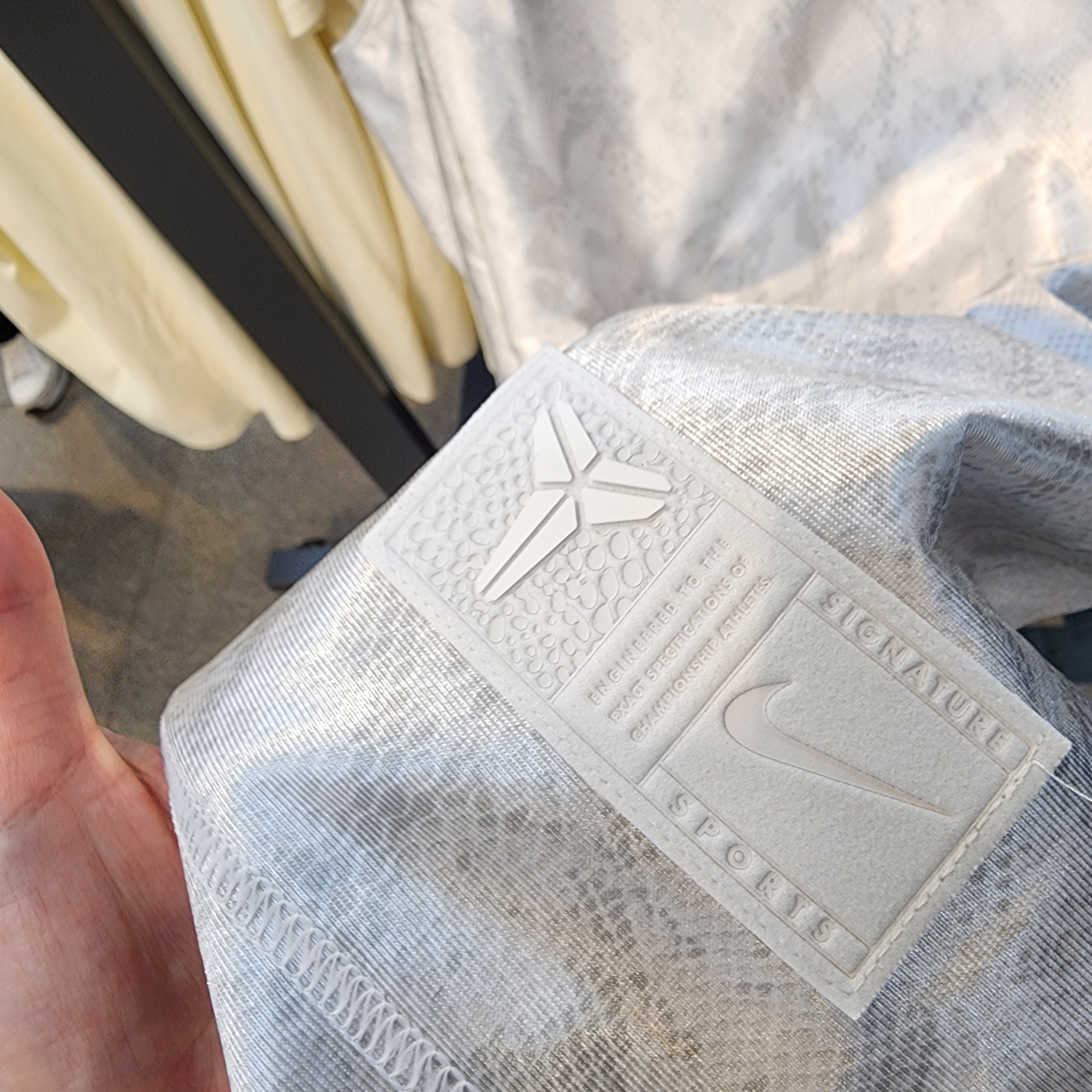 Nike Kobe Dri-Fit Standard Issue Reversible Basketball Jersey White Summit White - Asia 착용 스타일 - 2