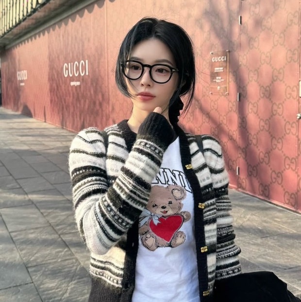 (W) Ganni Basic Jersey Bear T-Shirt White 착용 스타일