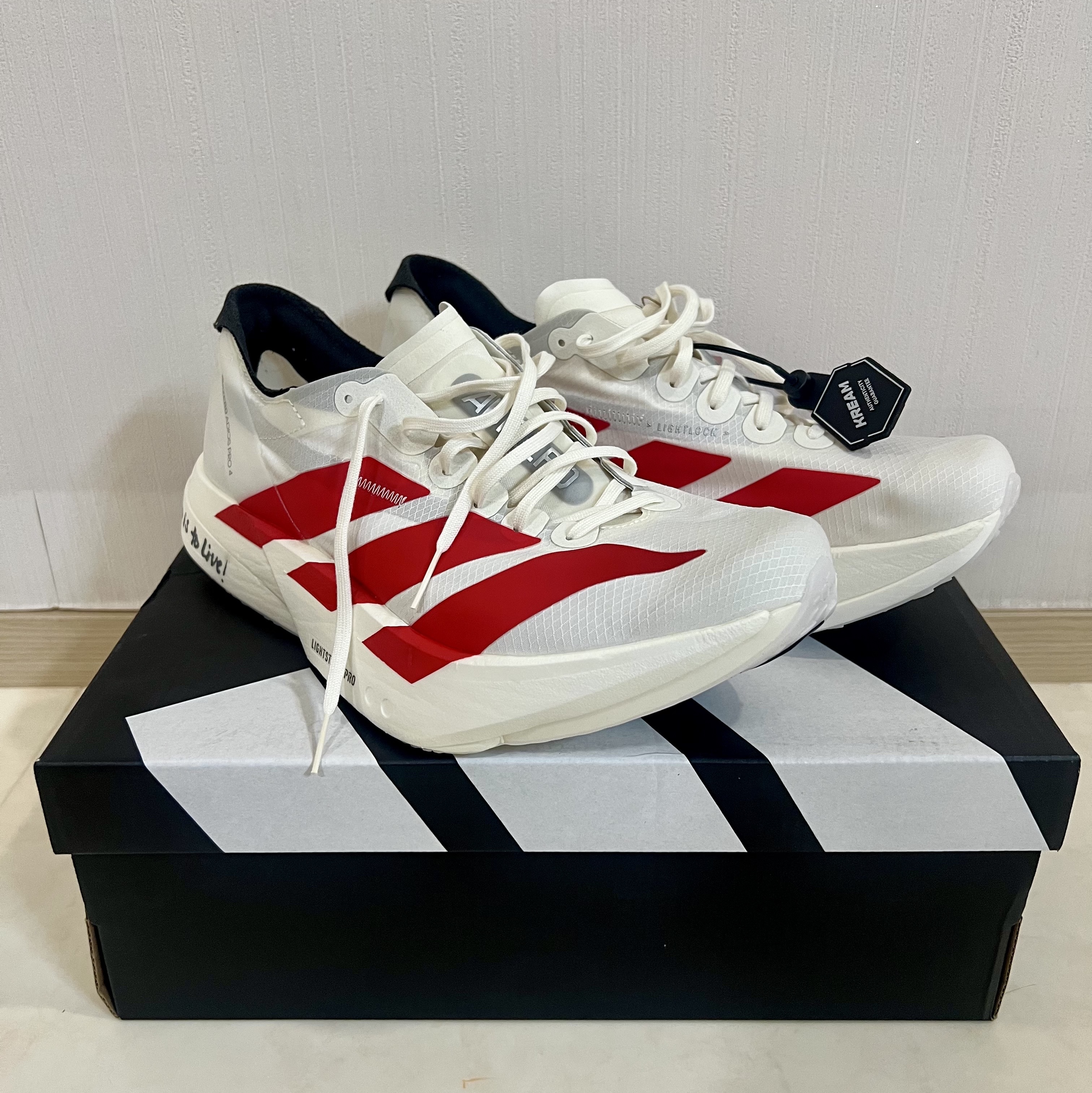 Adidas Adizero Adios Pro 4 Off White Better Scarlet 착용 스타일 - 1