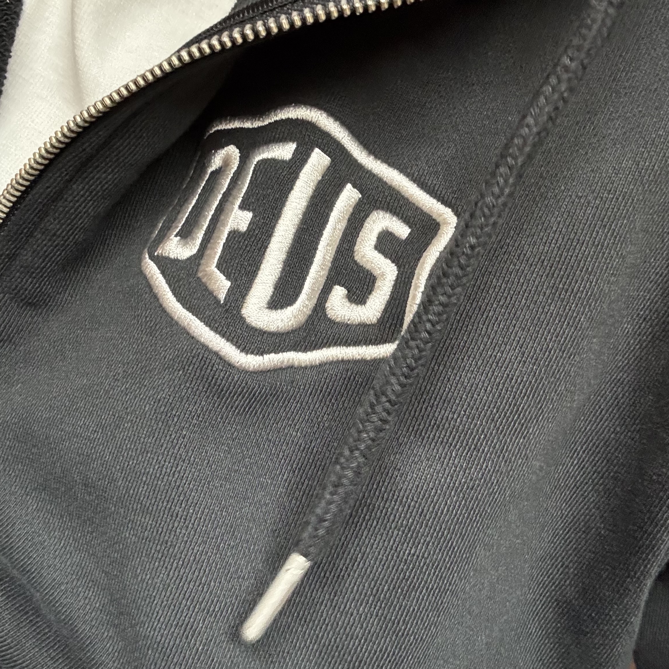 [6% 적립] Deus Ex Machina College Address Hoodie Zipup Black 착용 스타일