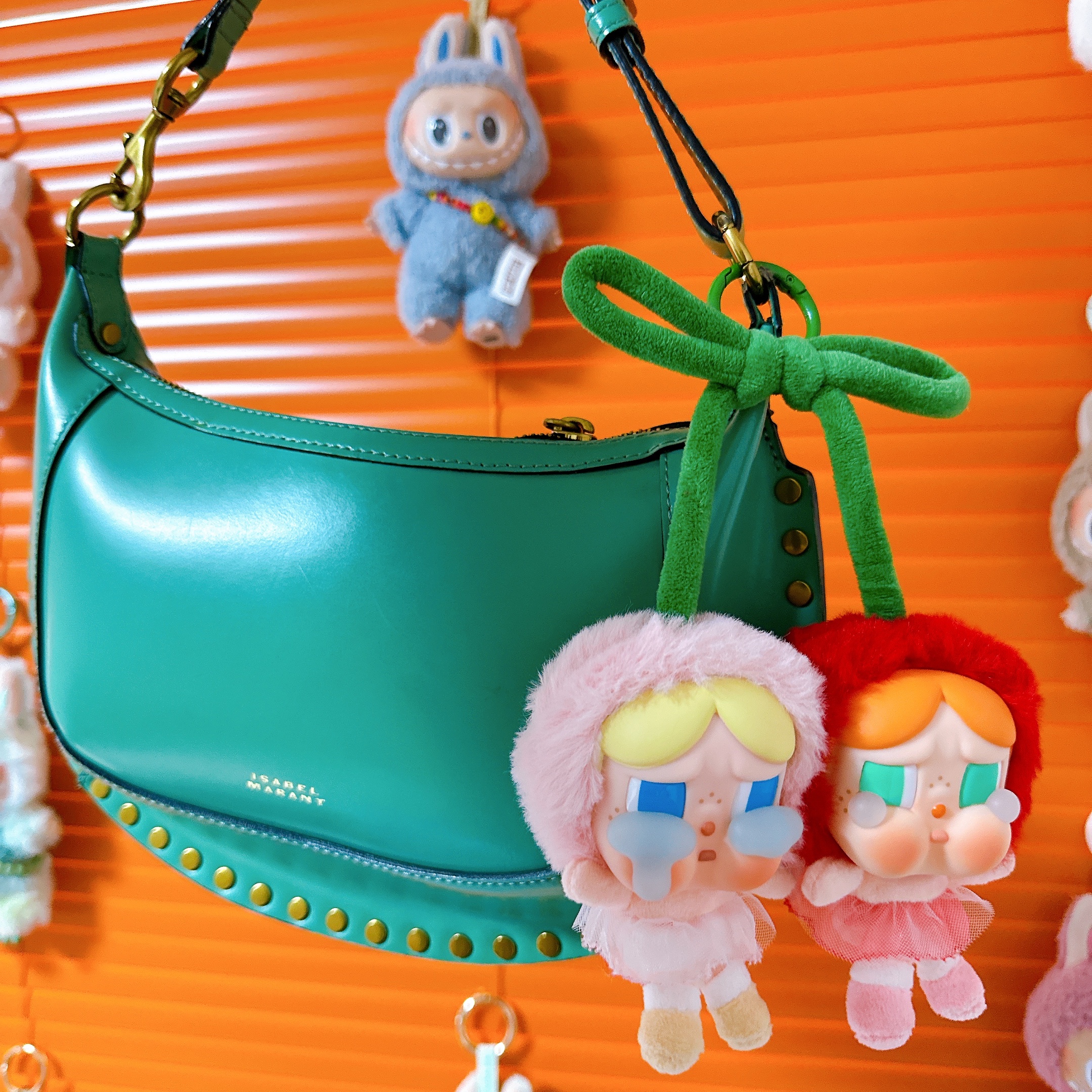 Pop Mart Crybaby Crying For Love Series Vinyl Plush 착용 스타일 - 1