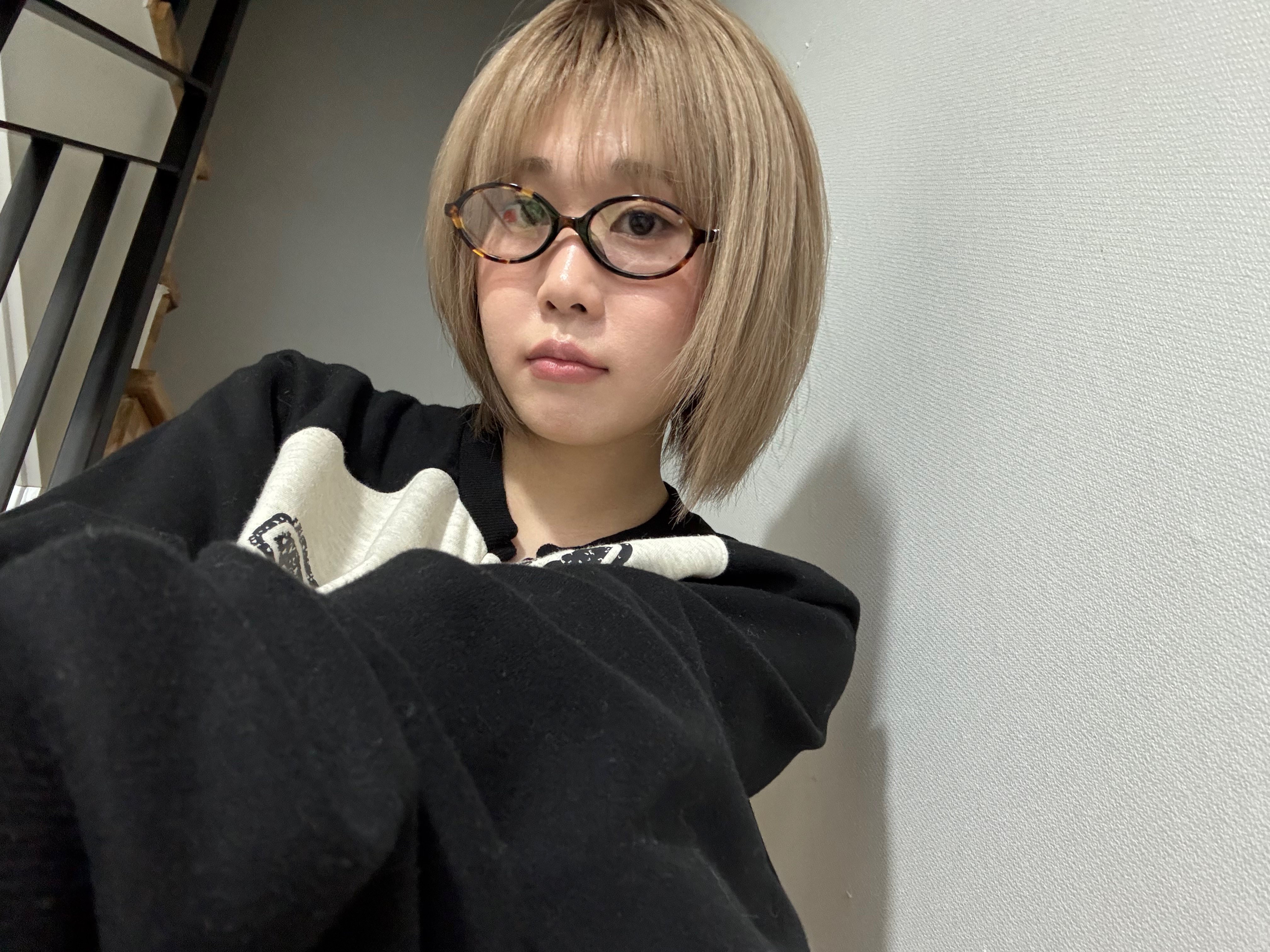 (W) Miu Miu Regard Sunglasses Blue Lenses Honey Tortoiseshell Acetate Standard fit, (W) Miu Miu Regard sunglasses Blue Lenses Honey Tortoiseshell Acetate Alternative fit 착용 스타일