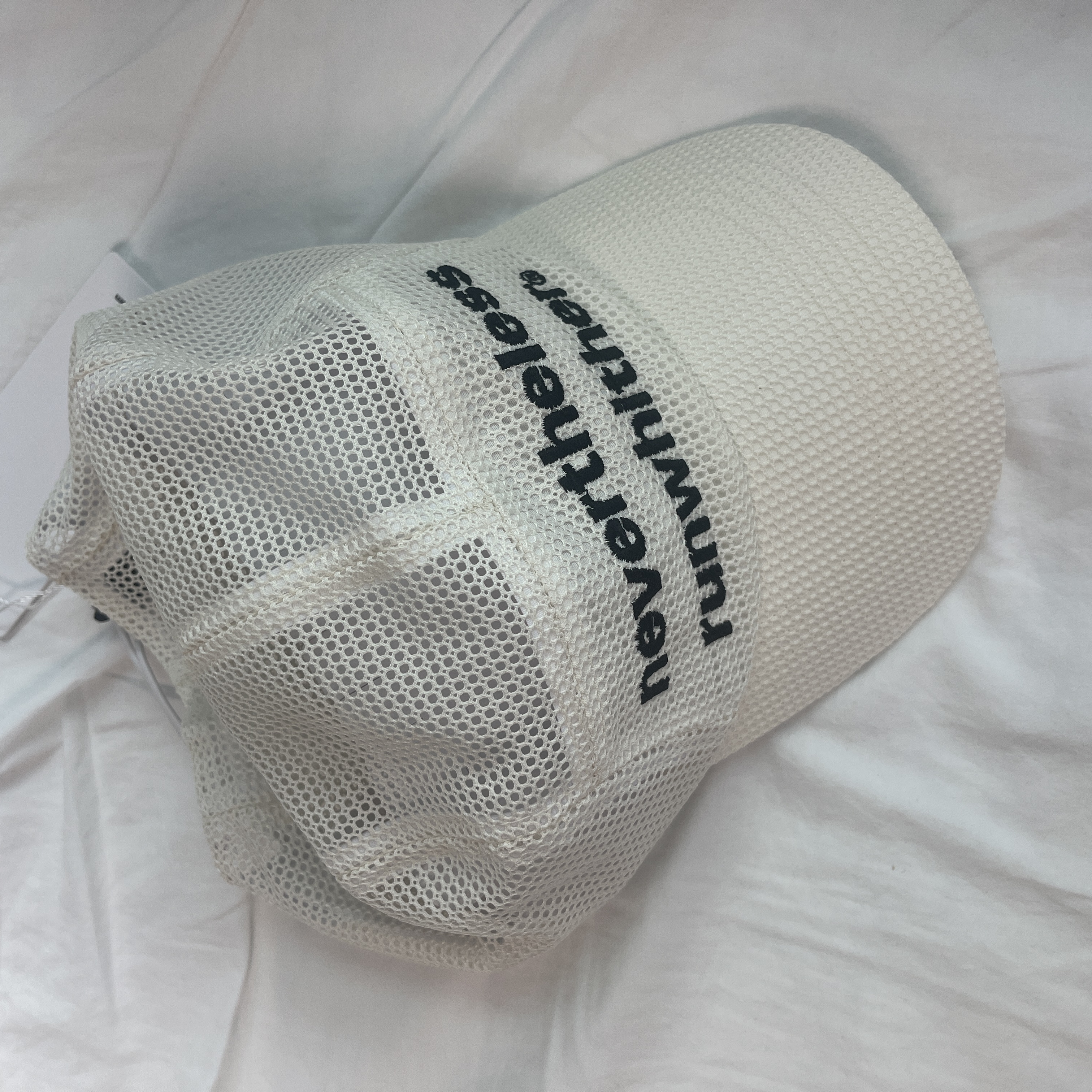 [KREAM 단독] runwhither Mesh Cap Ivory 착용 스타일 - 1