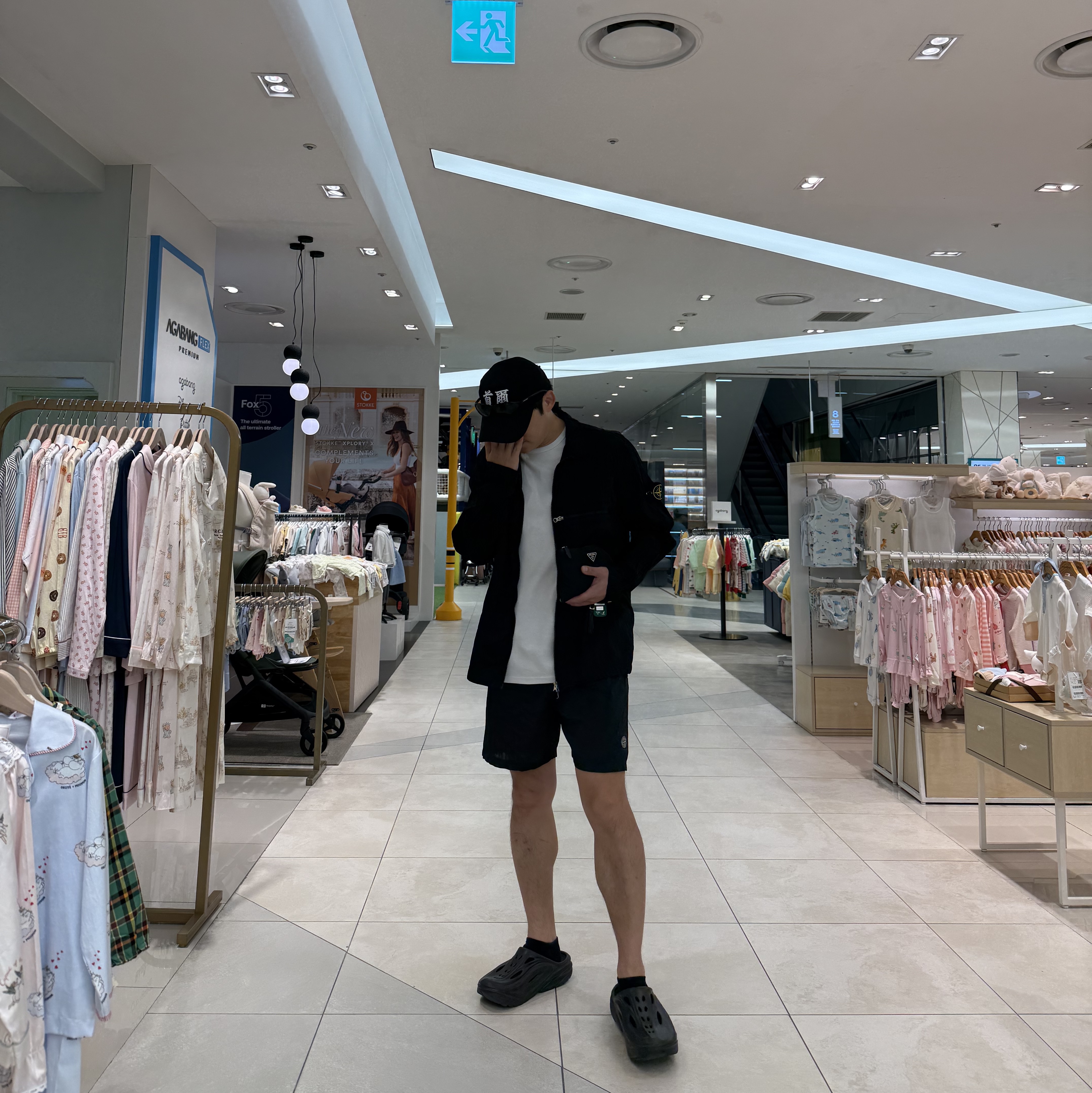 Hoka Ora Recovery Mule Black, Stone Island B0943 Nylon Metal Swimming Trunk Black - 24SS 착용 스타일