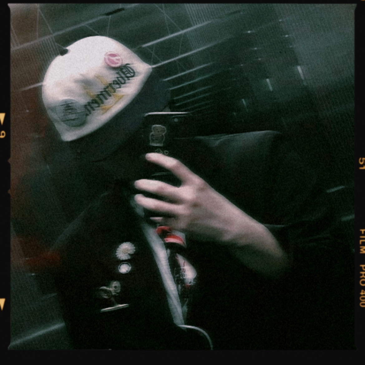 G-DRAGON Ubermensch Unstructured Snapback Hat Natural Navy 착용 스타일