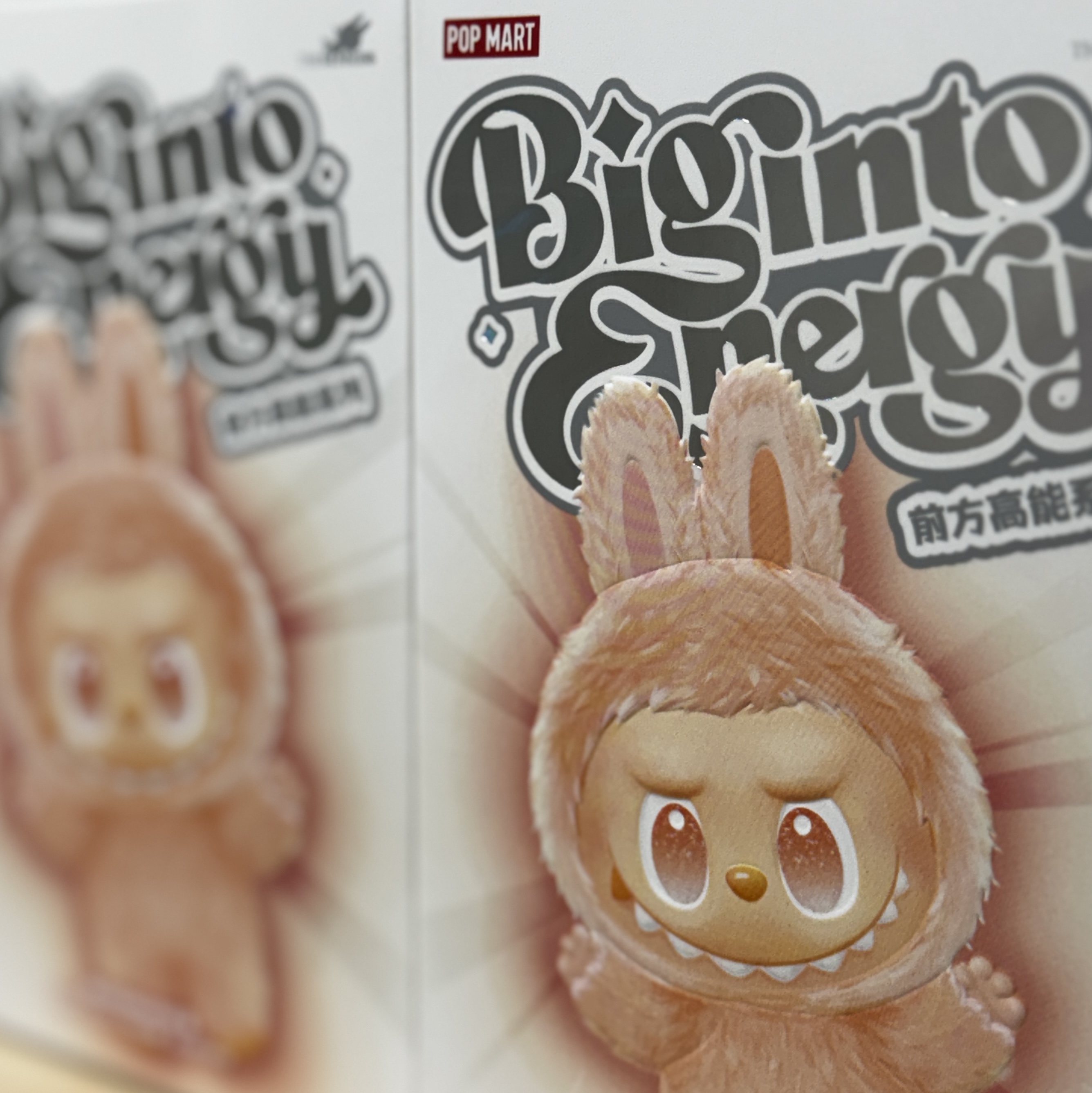 Pop Mart Labubu The Monsters Highlight Series Sealed Case (Bundle of 2/1 Blind Box) 착용 스타일