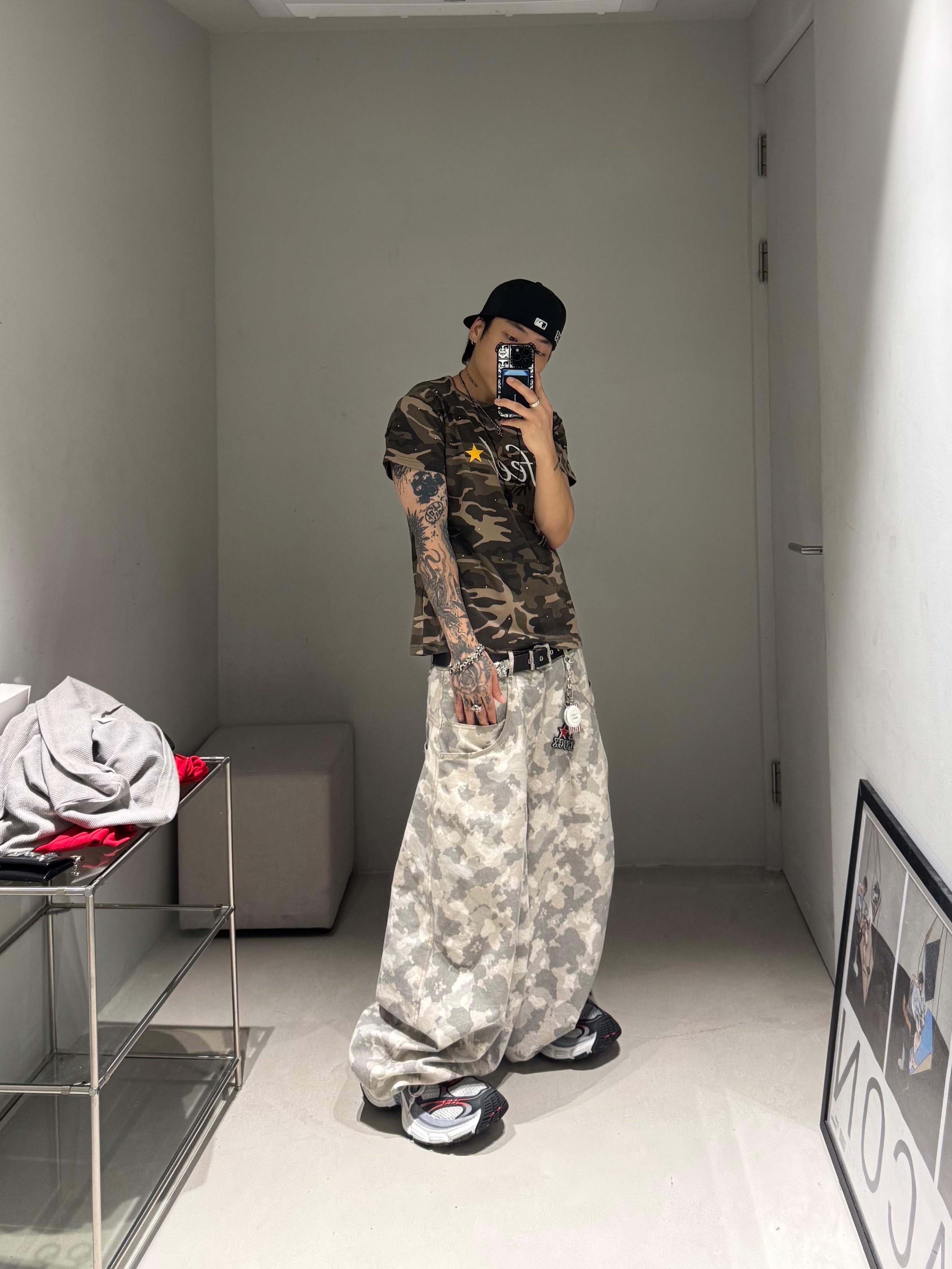 Balenciaga 10XL Sneakers Grey White Red 착용 스타일 - 1