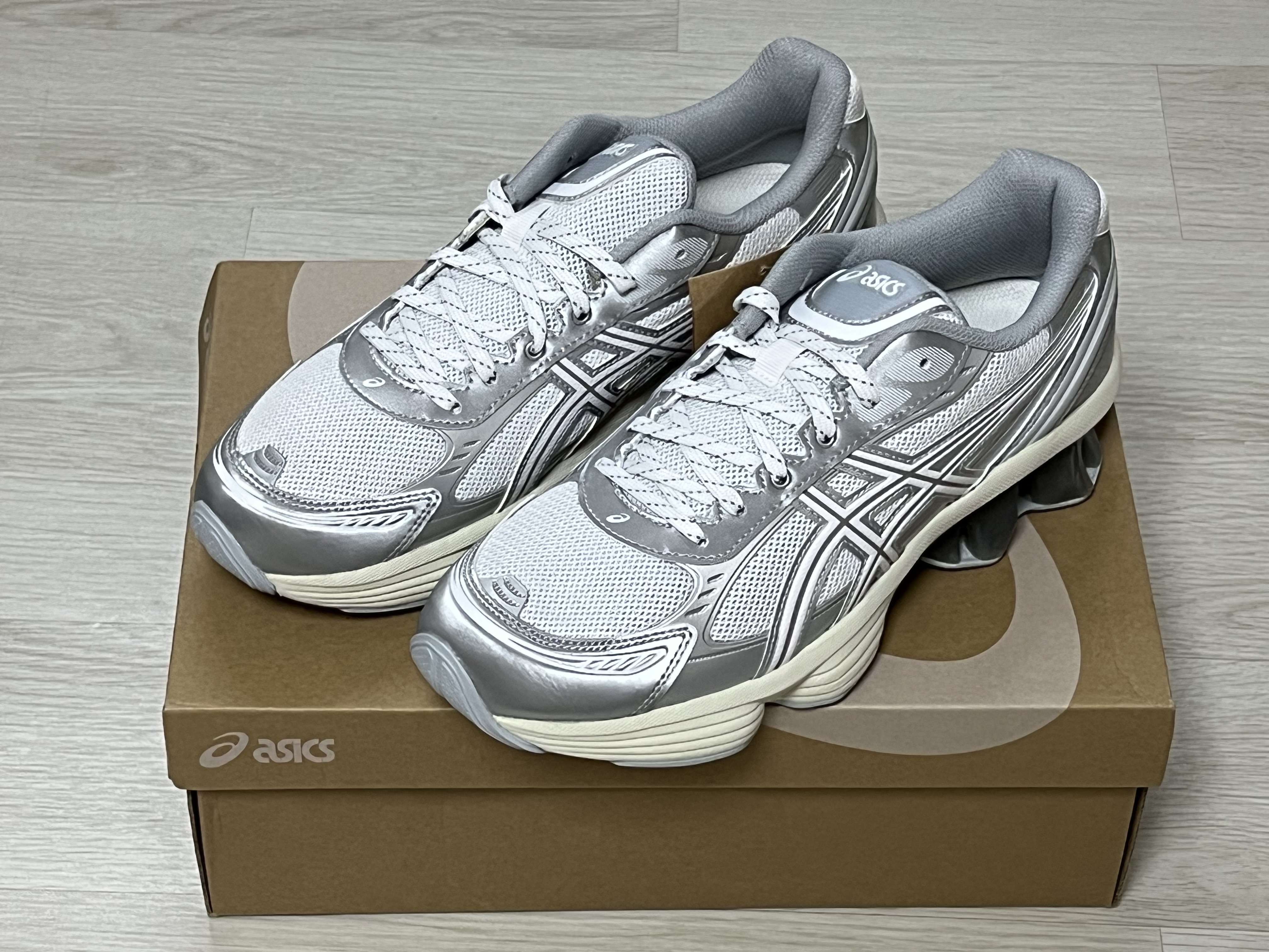 Asics Gel-Kinetic Fluent White, Asics Gel-Kinetic Fluent Seal Grey Pure Silver 착용 스타일
