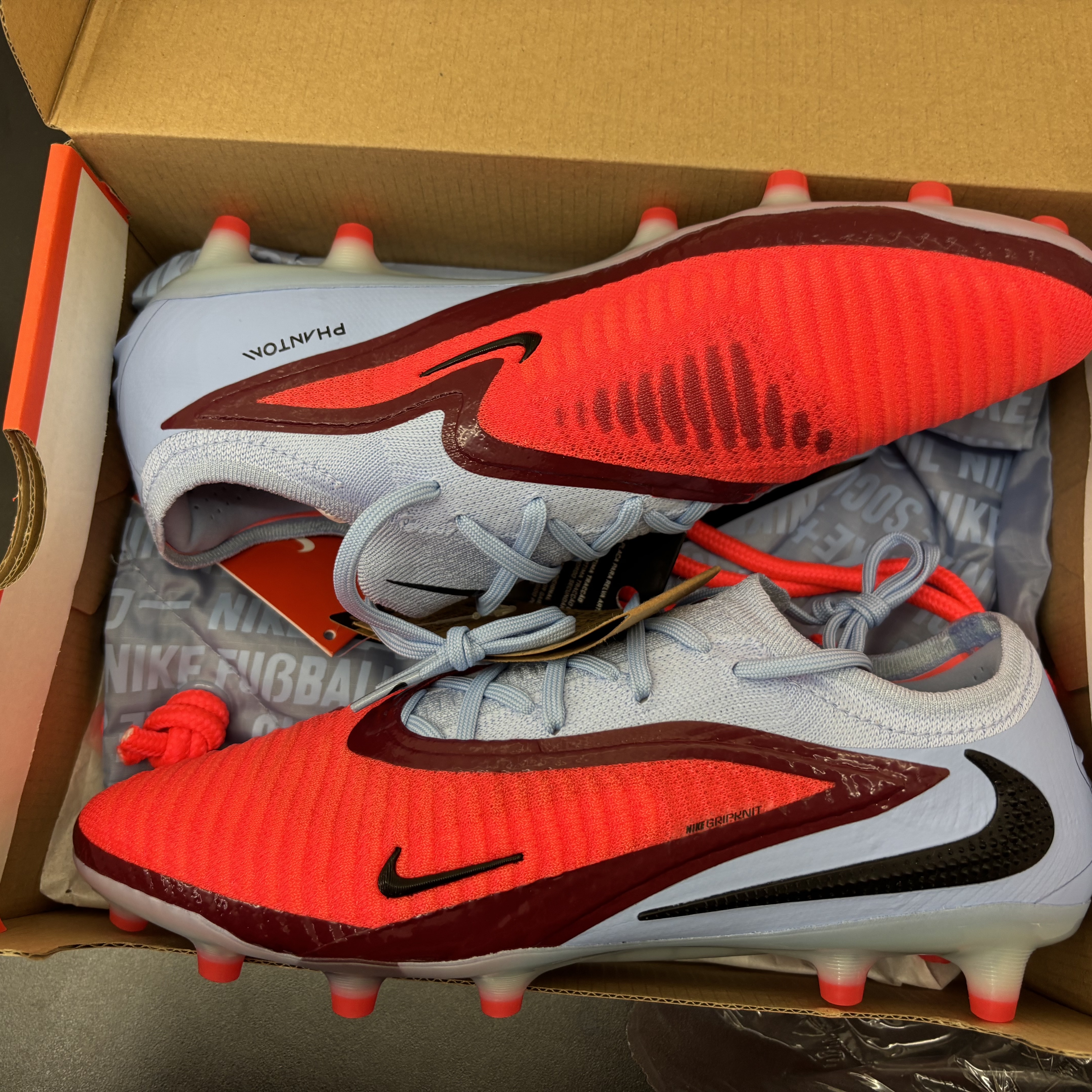 Nike Phantom 6 Low Elite Royal Tint Bright Crimson 착용 스타일