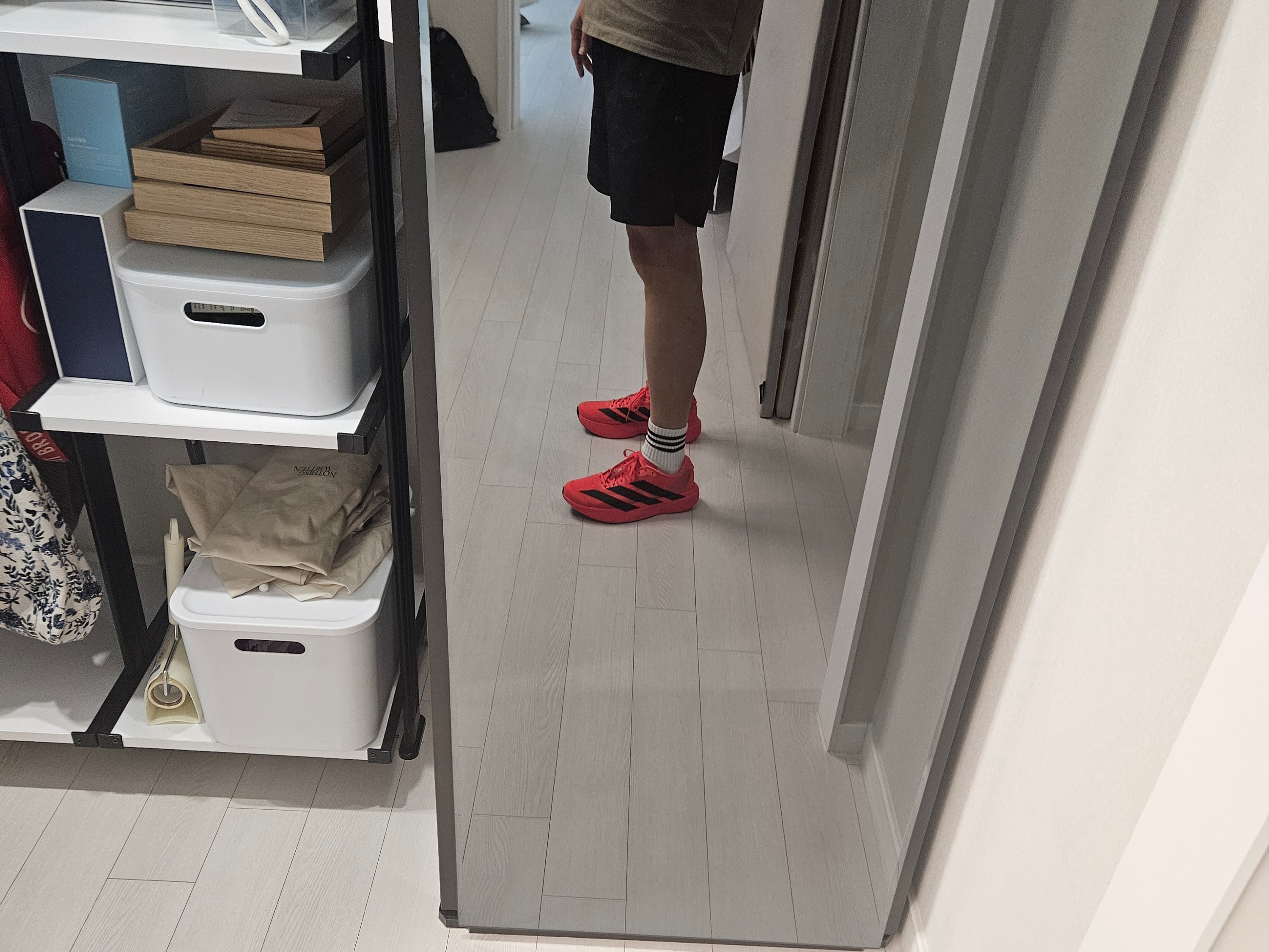 Adidas Adizero Evo SL Lucid Red Core Black 착용 스타일