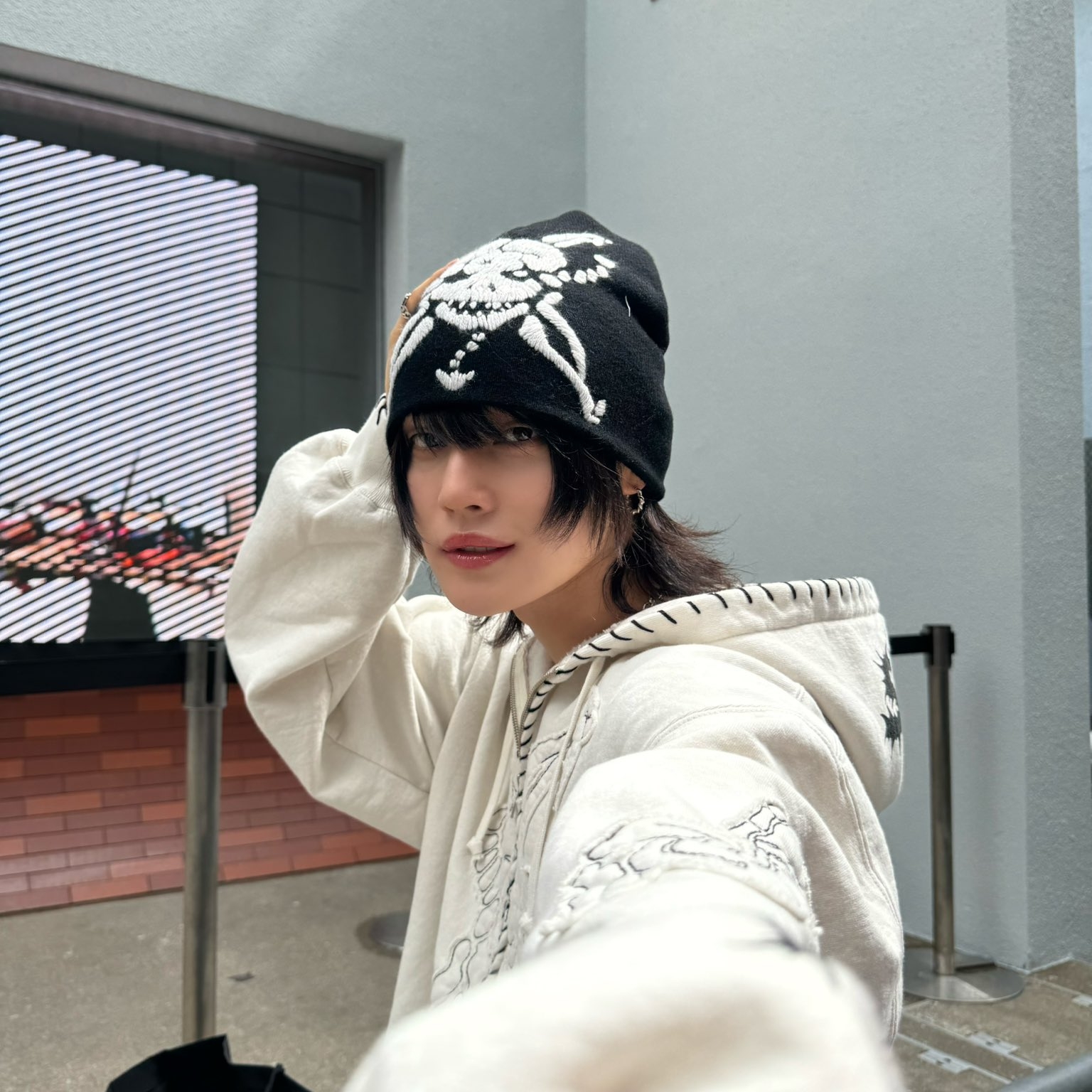 Supreme x Y's by Yohji Yamamoto Zip Up Hooded Sweatshirt White - 25FW 착용 스타일 - 3