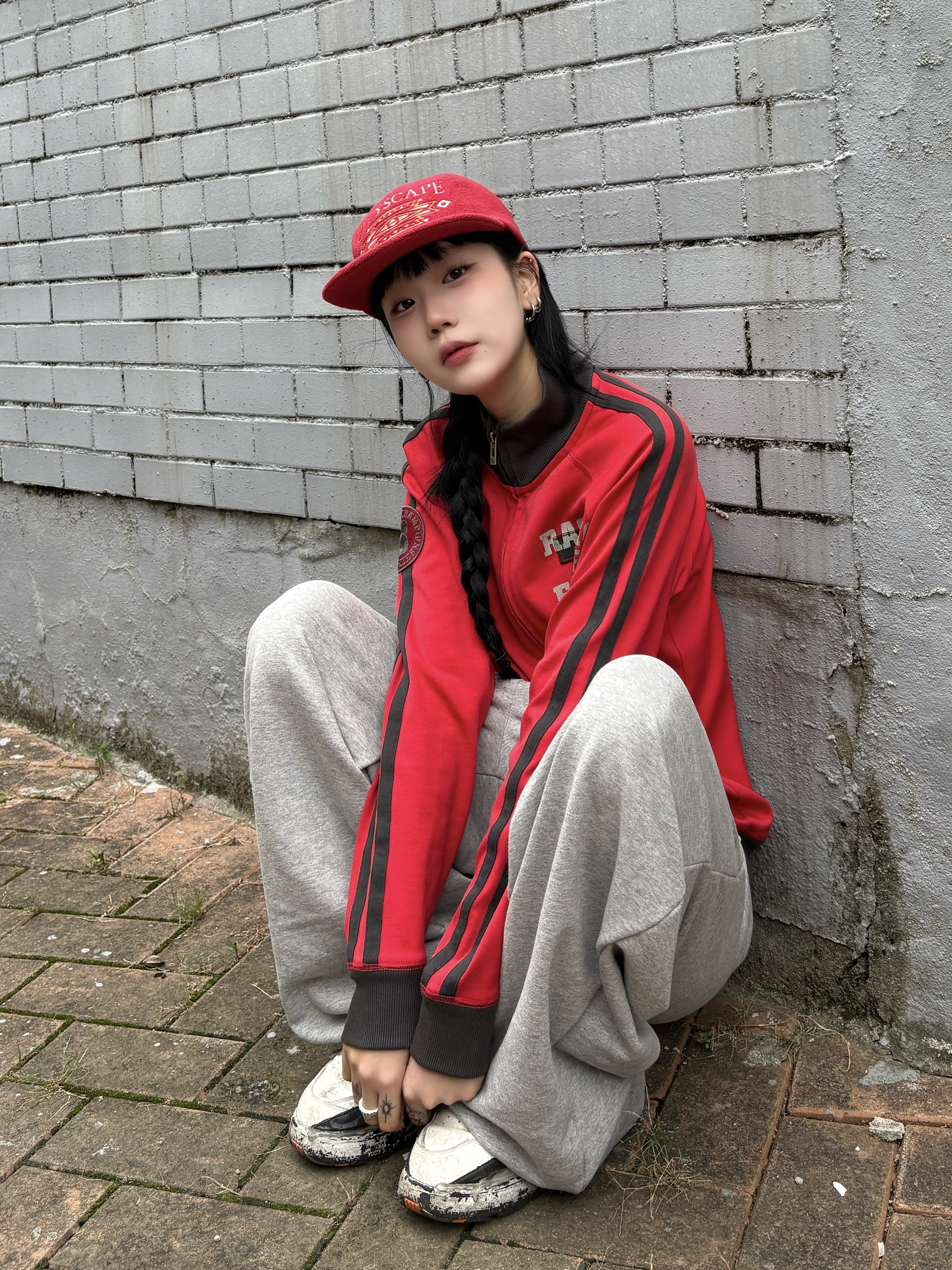 Maison Margiela Fusion Low Top Sneakers Black White Red 착용 스타일 - 1