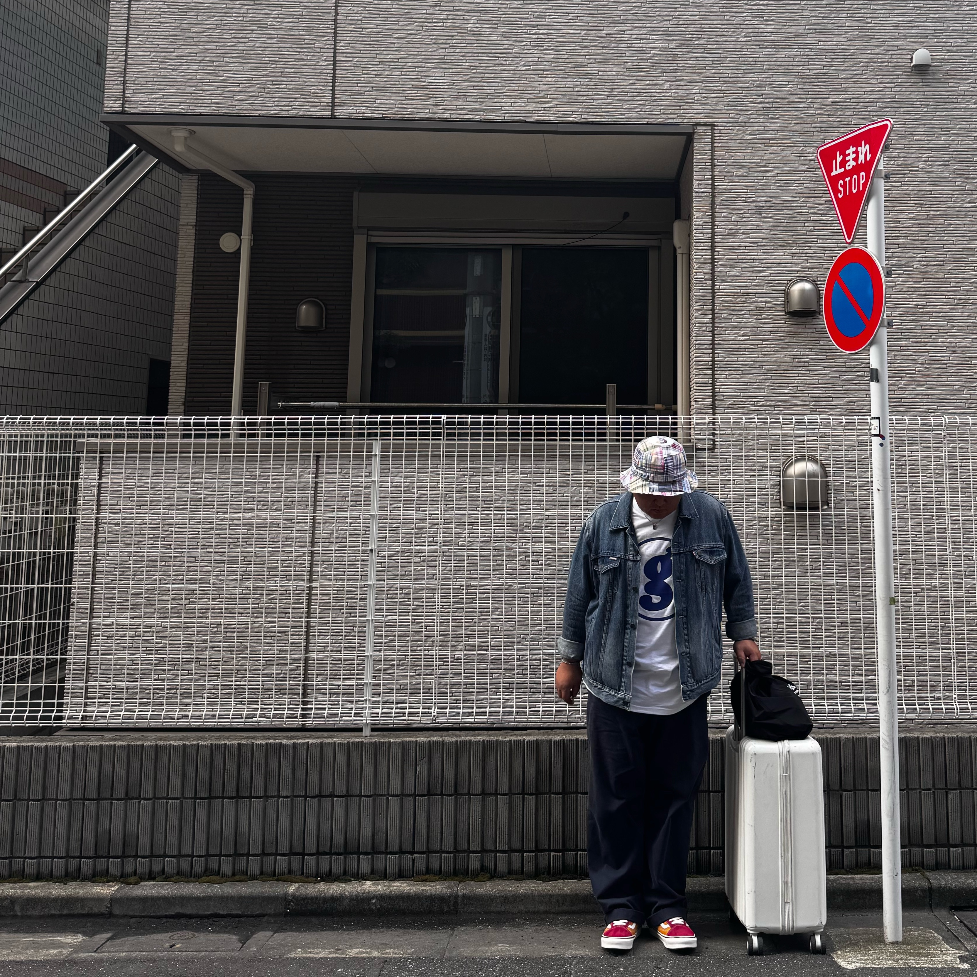 Supreme x GOODENOUGH Patchwork Madras Crusher Multicolor - 25SS, Supreme x GOODENOUGH End Racism T-Shirt White - 25SS 착용 스타일 - 2