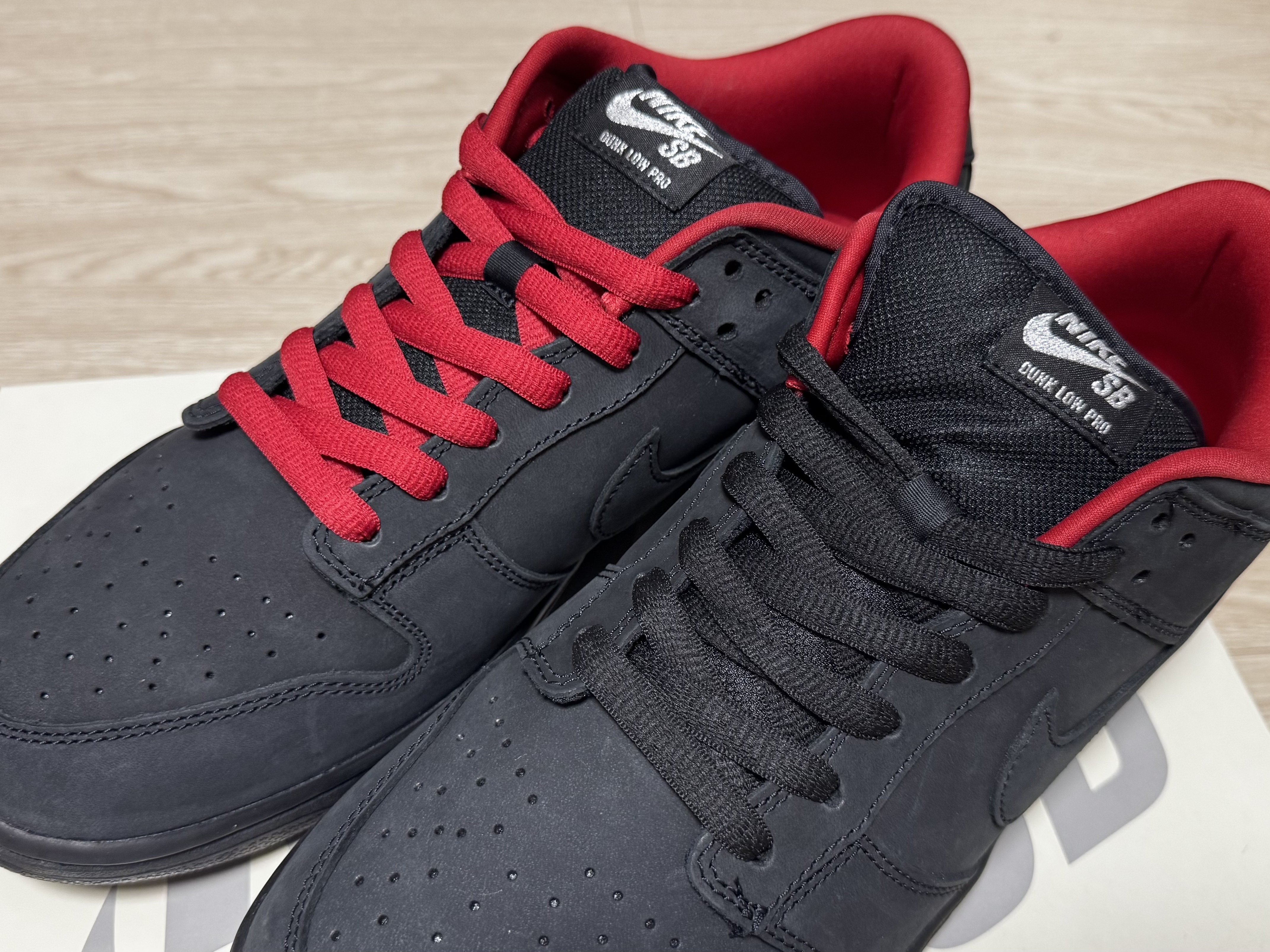 Nike x Supreme SB Dunk Low Black 착용 스타일
