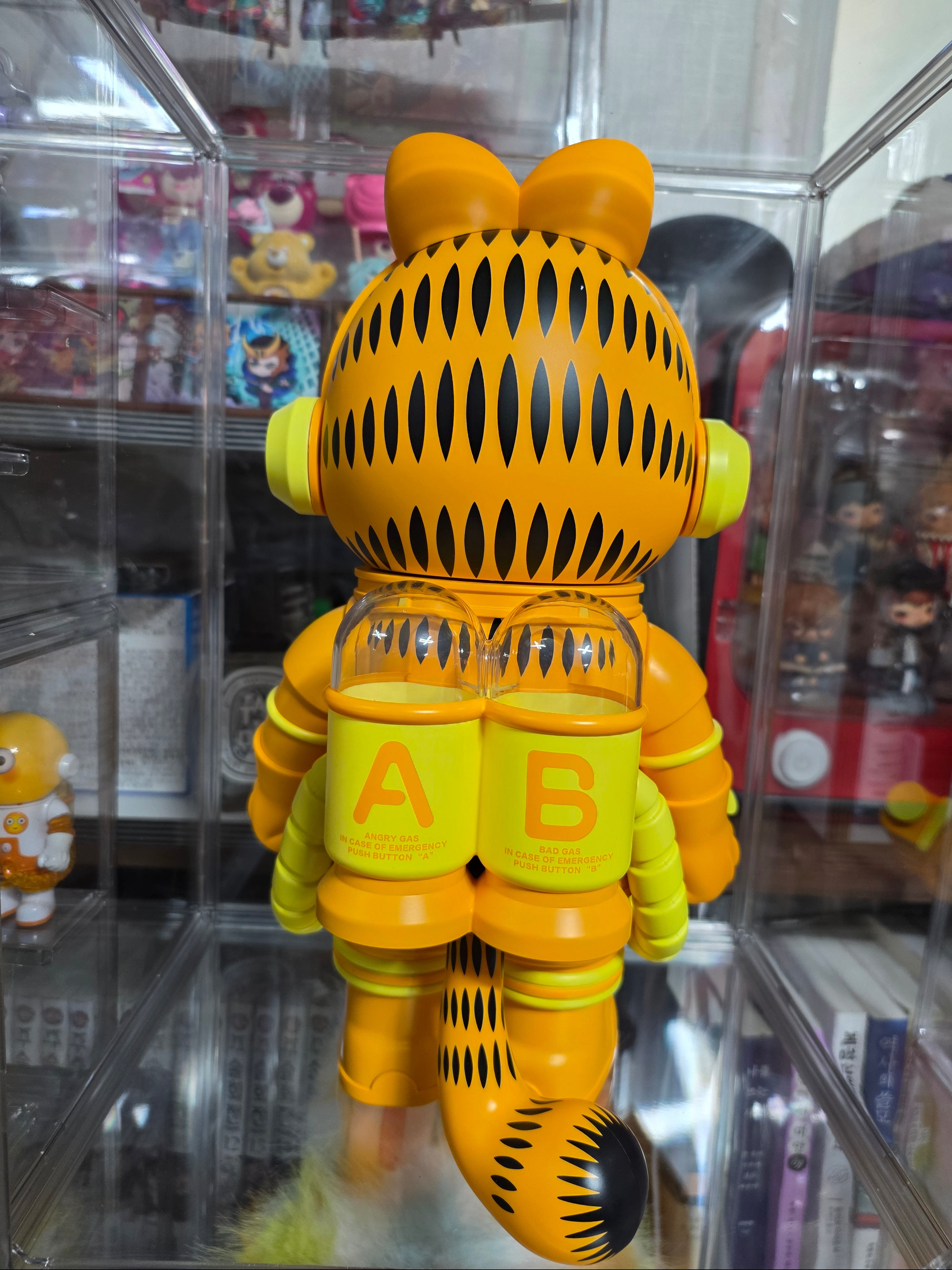 Pop Mart x Garfield Mega Space Molly 400% 착용 스타일 - 3