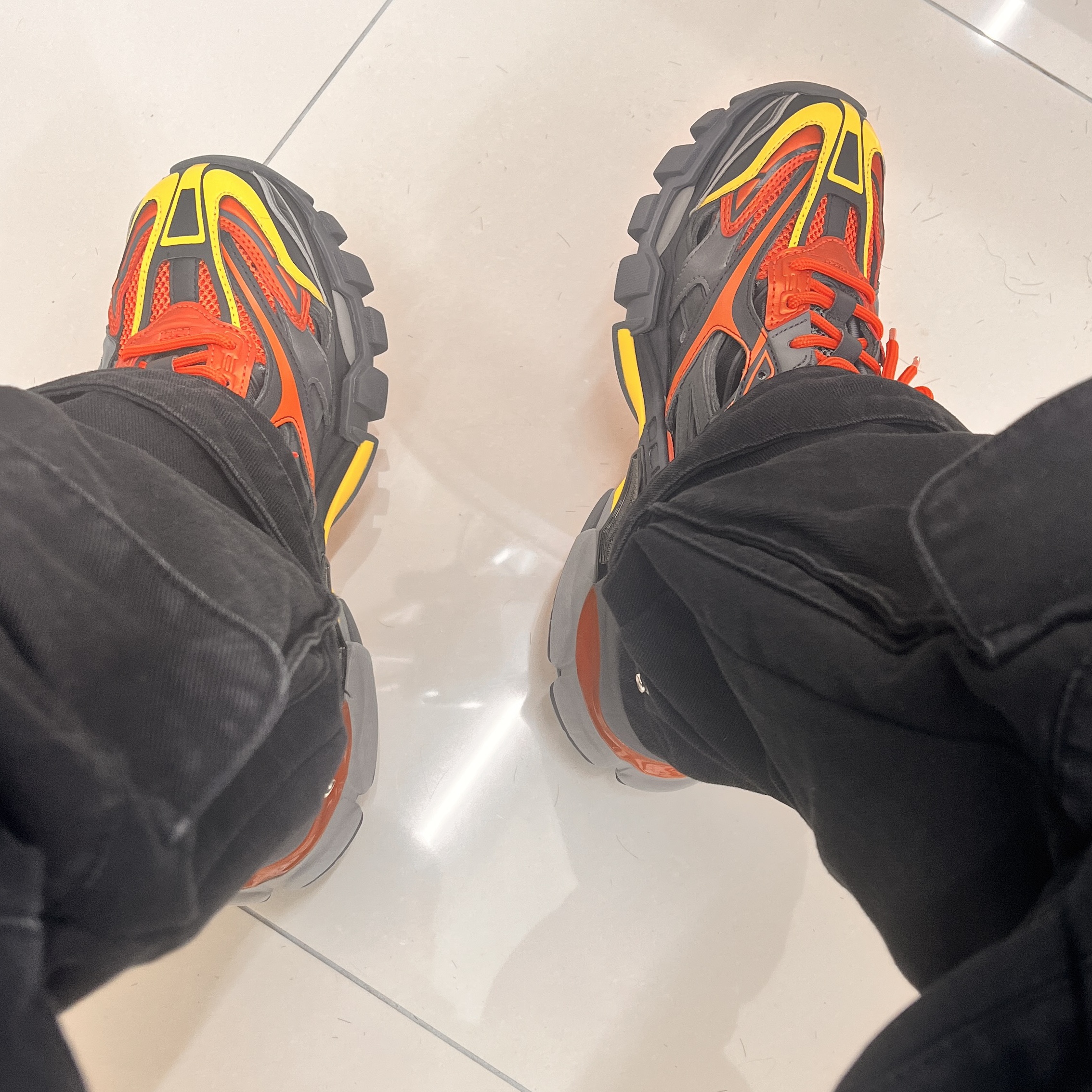 Balenciaga Track.2 Sneakers Multi-Color 착용 스타일 - 2