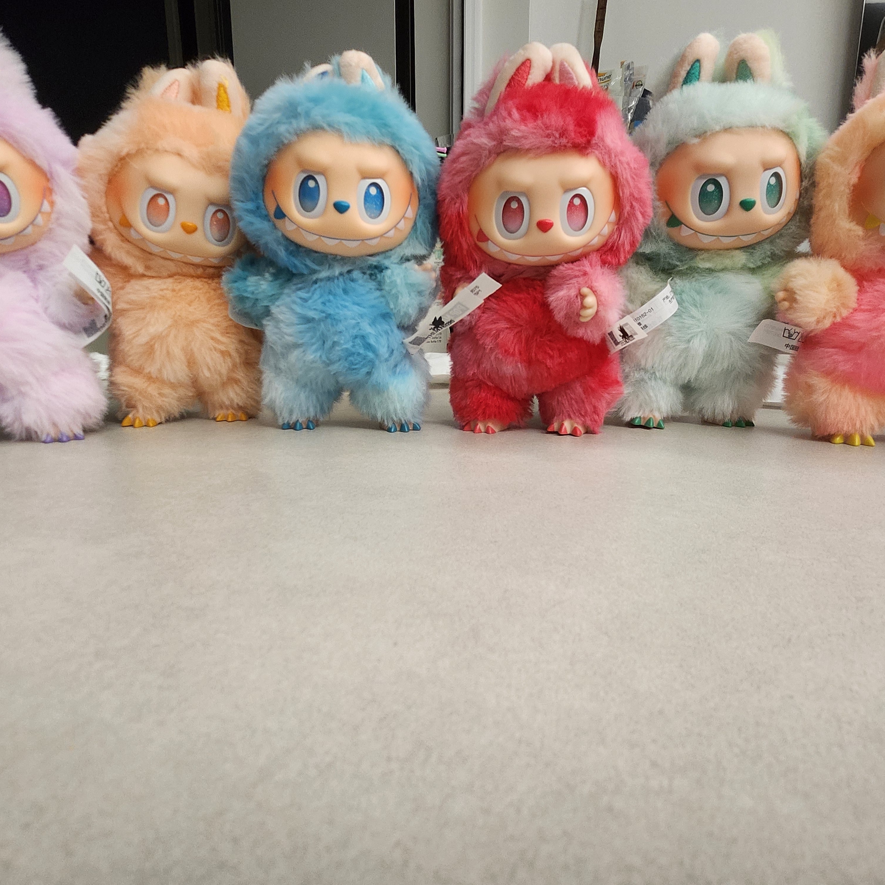Pop Mart Labubu The Monsters Highlight Series Sealed Case (6 Blind Boxes) 착용 스타일