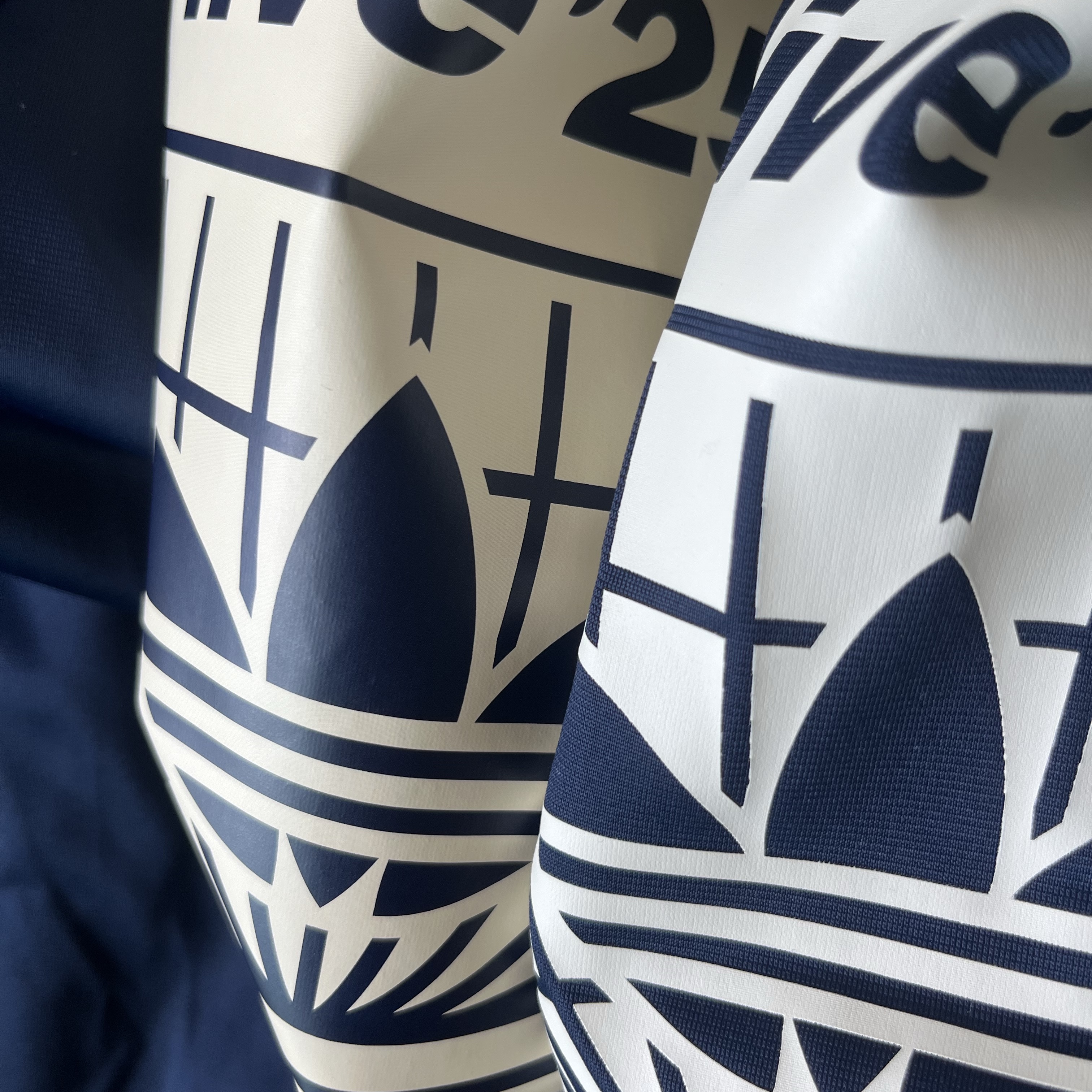 Adidas x Oasis Tour Firebird Track Top Night Indigo - US Sizing 착용 스타일 - 3