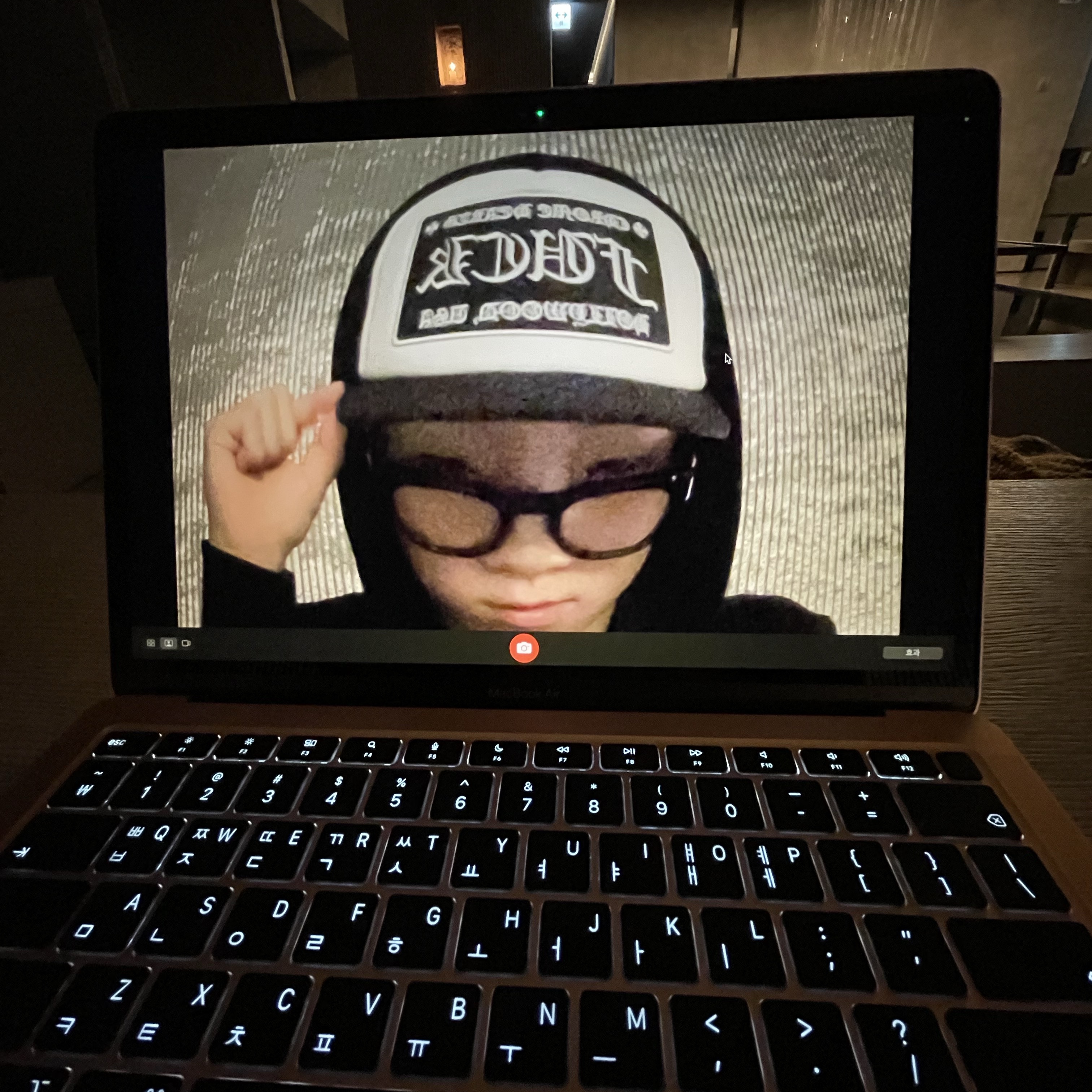 Chrome Hearts Fuck Hollywood Trucker Hat Black White 착용 스타일