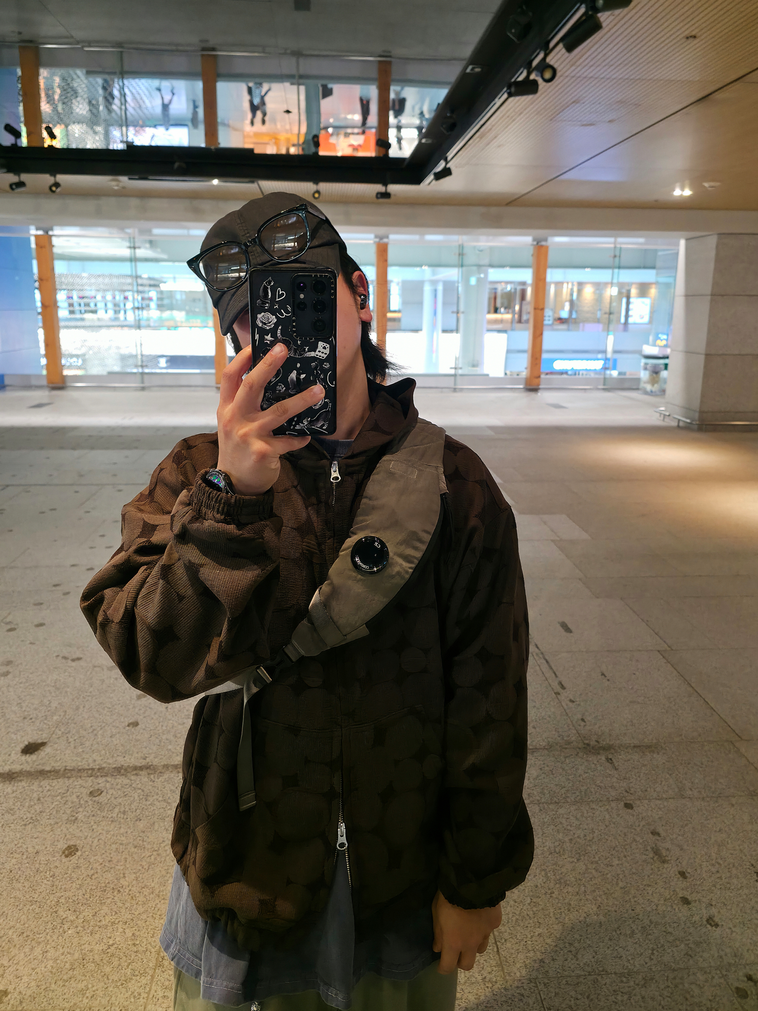 Nonnod Zen Zip Hoodie Brown Jacquard, C.P. Company Nylon B Crossbody Bag Walnut Beige - 24FW 착용 스타일 - 4