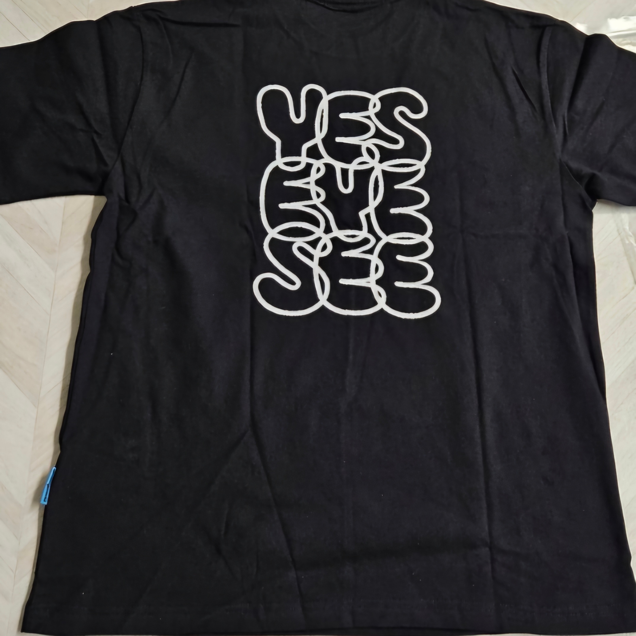 YESEYESEE C-Logo Tee Black 착용 스타일