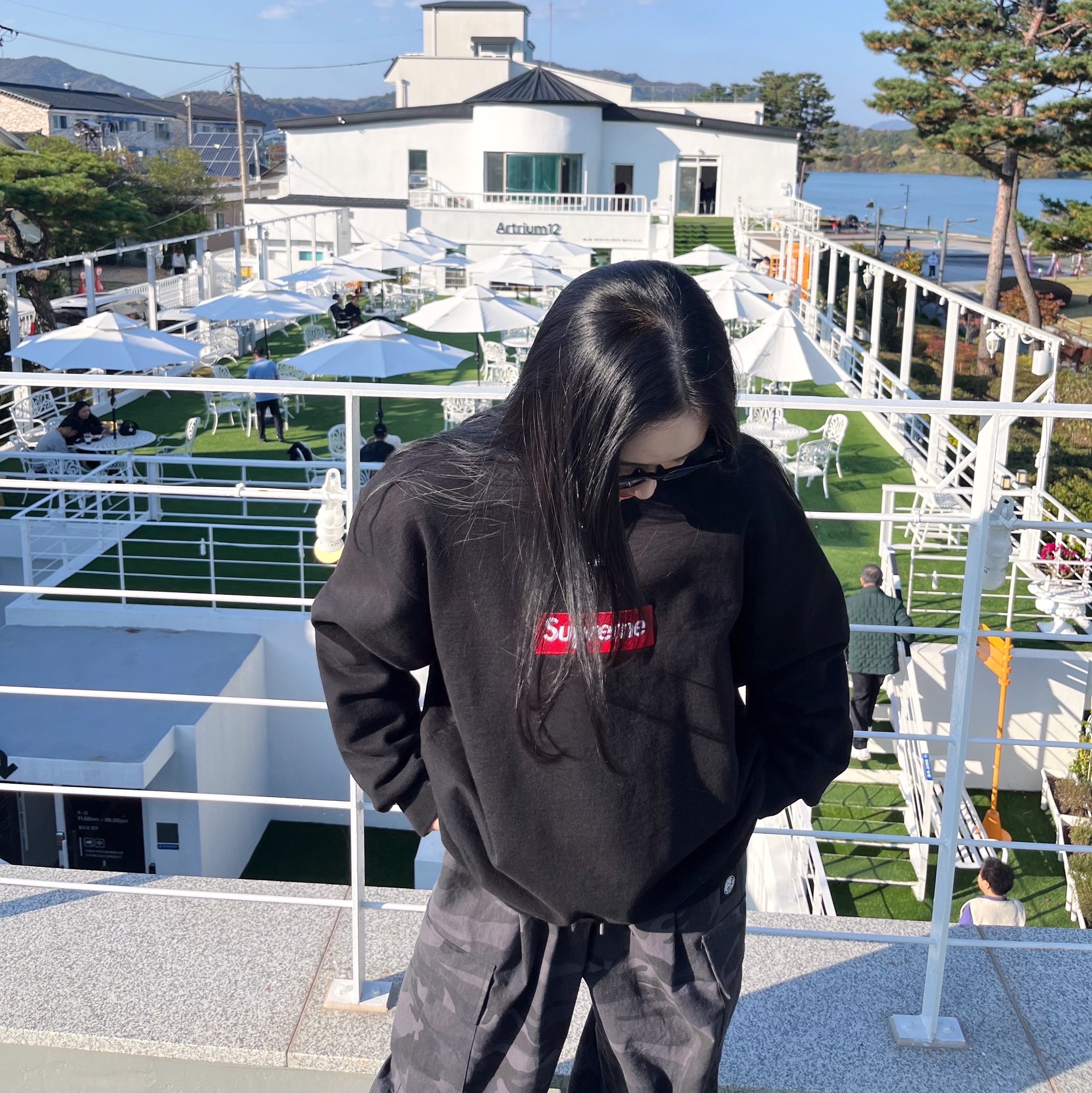 Supreme Box Logo Crewneck Black - 22FW 착용 스타일