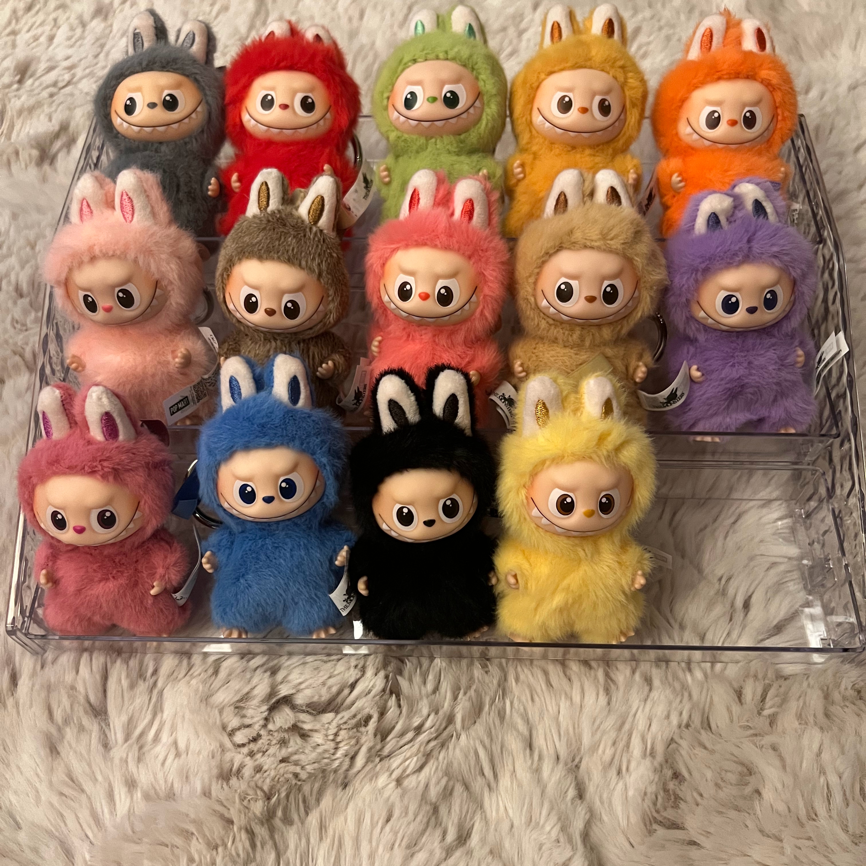 Pop Mart Labubu The Monsters Pin For Love Series Vinyl Plush Pendant Sealed Case (N-Z) (14 Blind Boxes) 착용 스타일