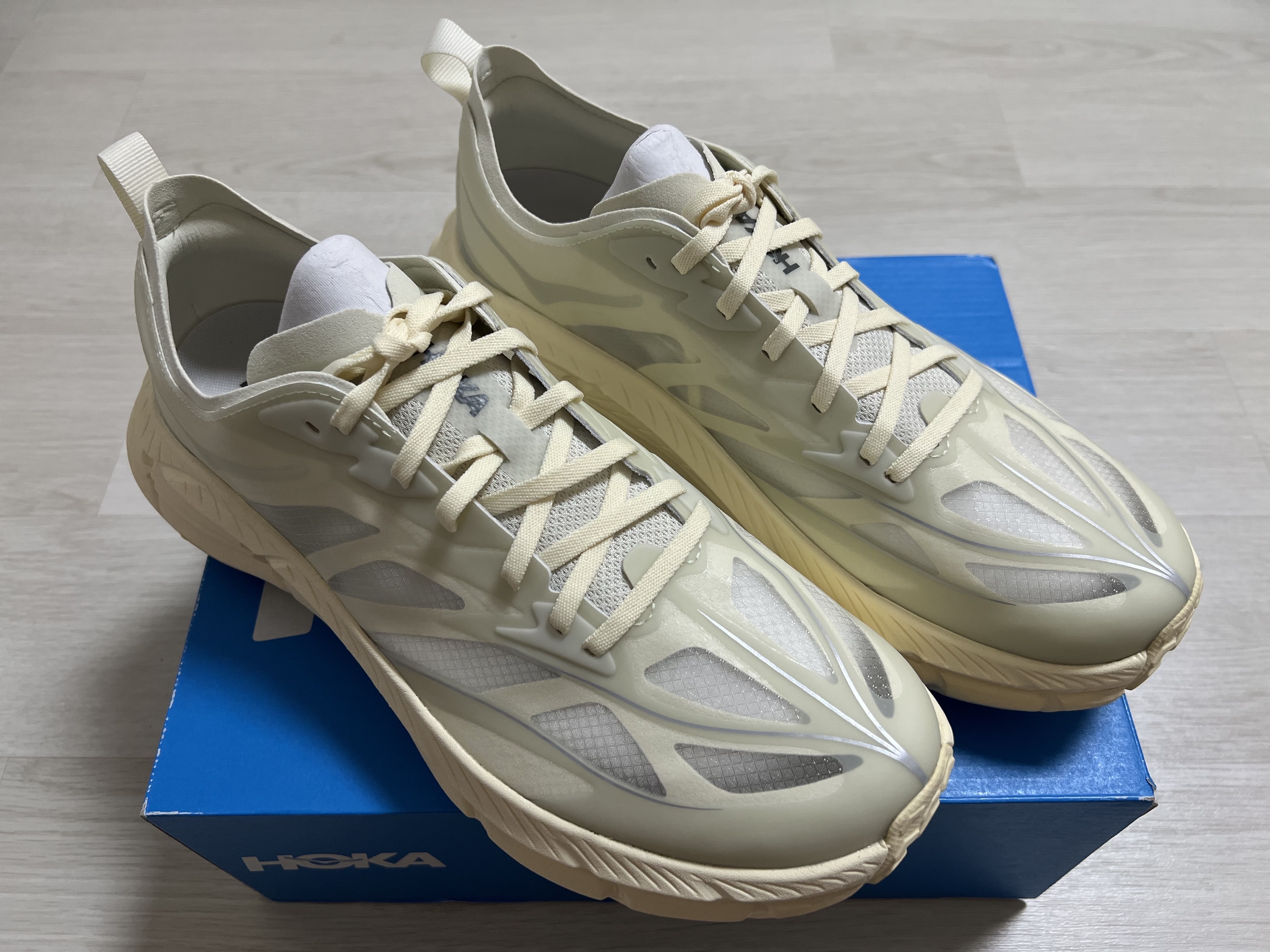 Hoka Mafate Speed 4 Lite Truffle Salt Vintage Yellow 착용 스타일
