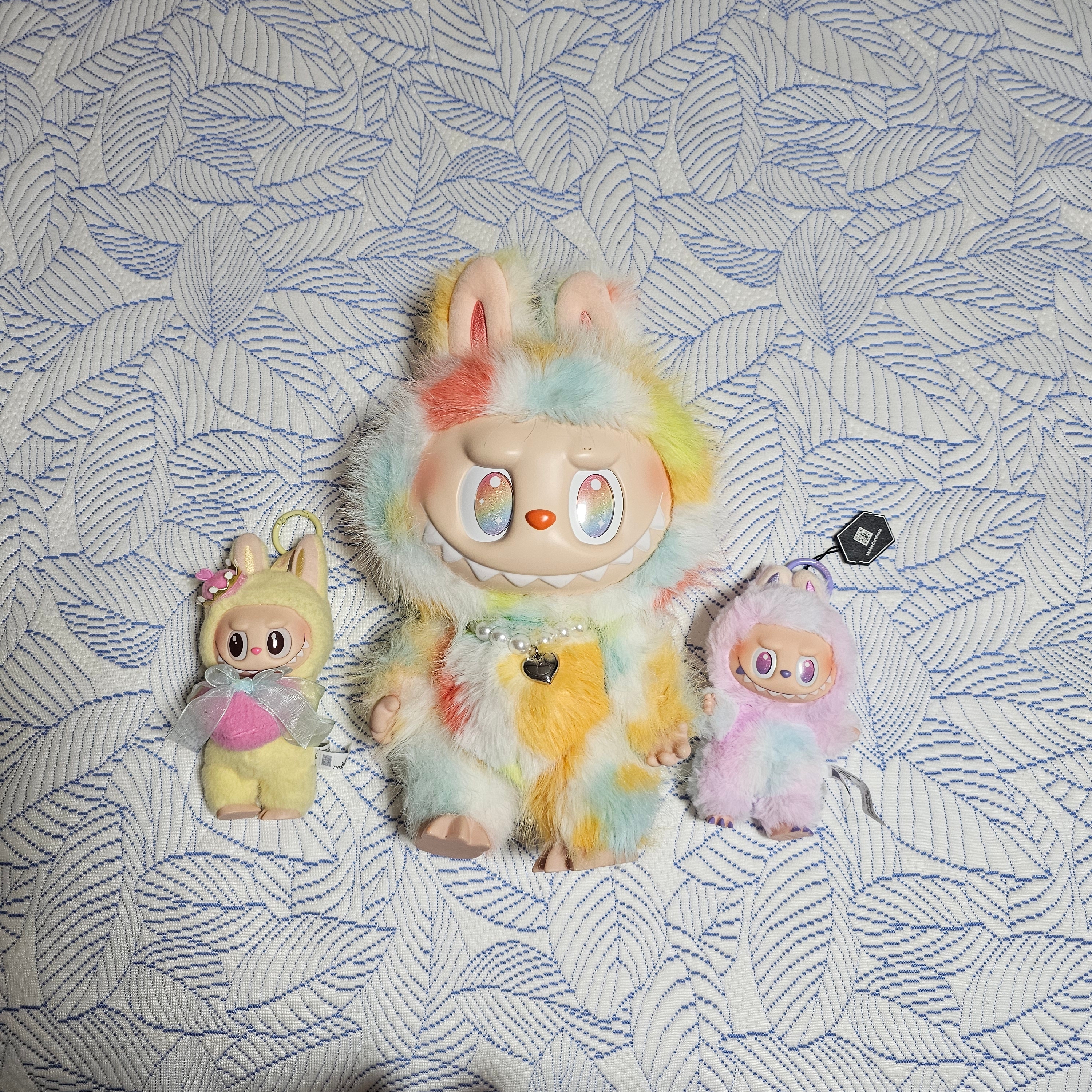 Pop Mart Labubu The Monsters Highlight Series Luck Keyring (Opened Case), Pop Mart The Monsters Checkmate Series Plush Keyring 착용 스타일 - 1