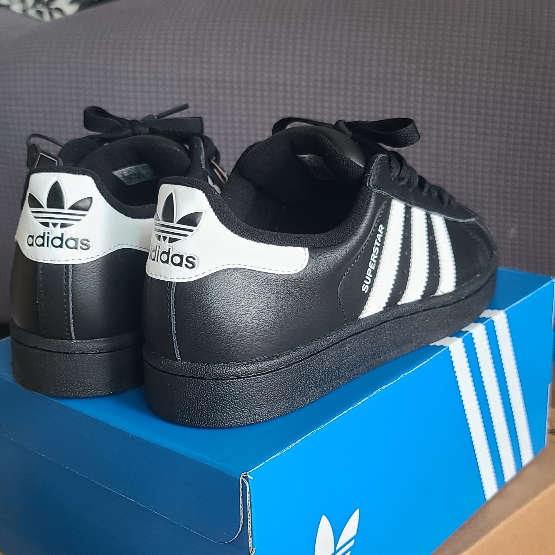 Adidas Superstar II Core Black Cloud White 착용 스타일 - 2