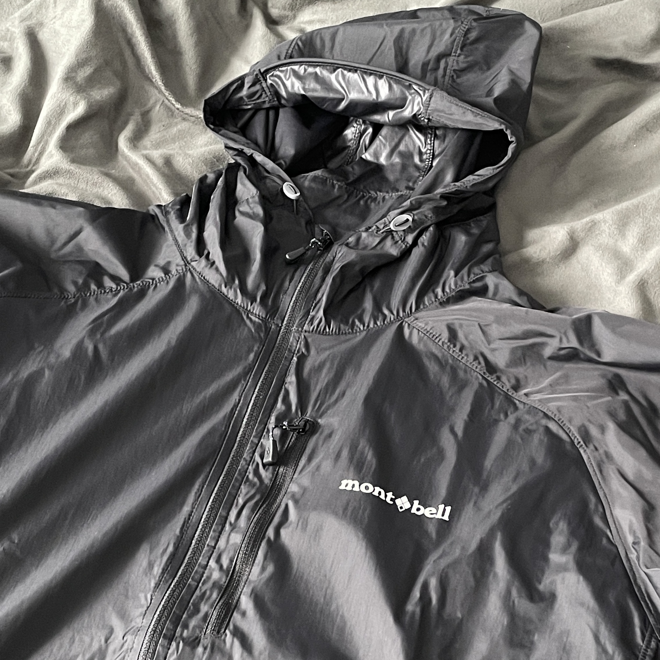 Montbell Wind Blast Hooded Jacket Black 착용 스타일