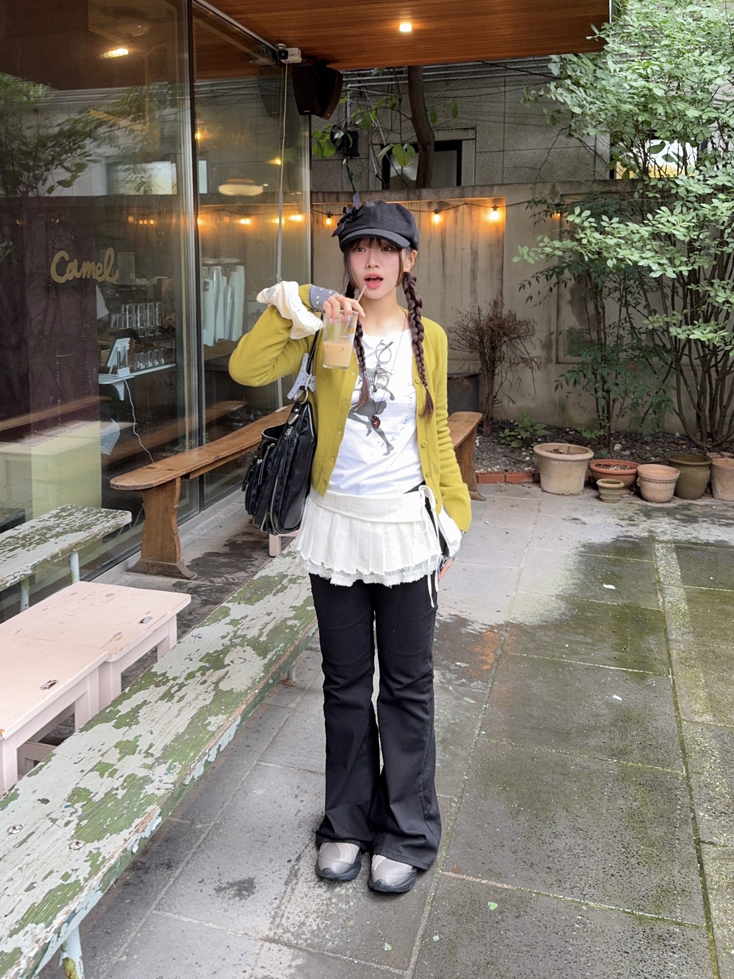 OJOS Star Reglan Long Sleeve Charcoal, OJOS Strap Toe Sneakers Stone Brown 착용 스타일 - 2