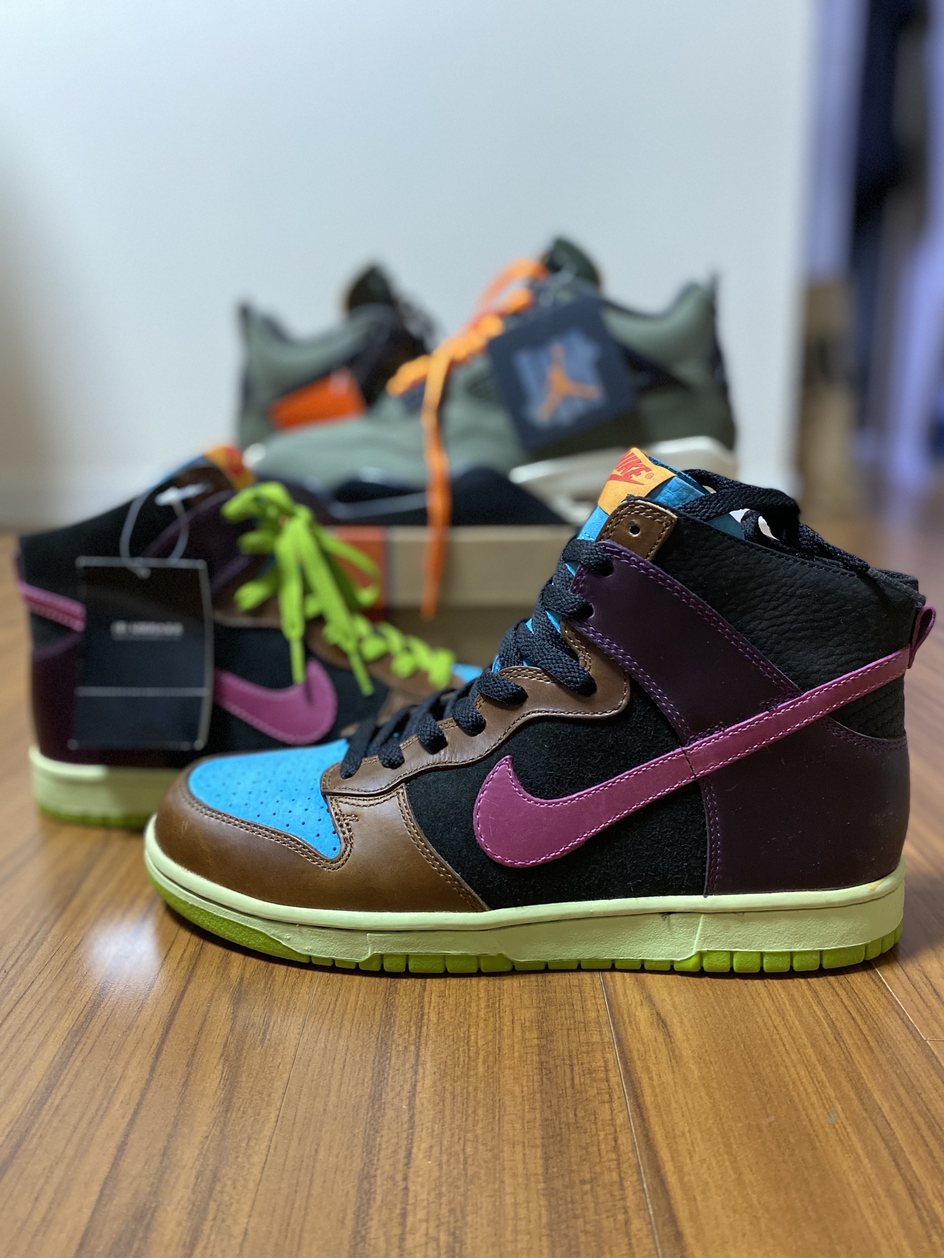 Jordan 4 x Undefeated Retro OG SP Deep Green and Clementine, Nike x Undefeated Dunk High Nl 착용 스타일 - 2