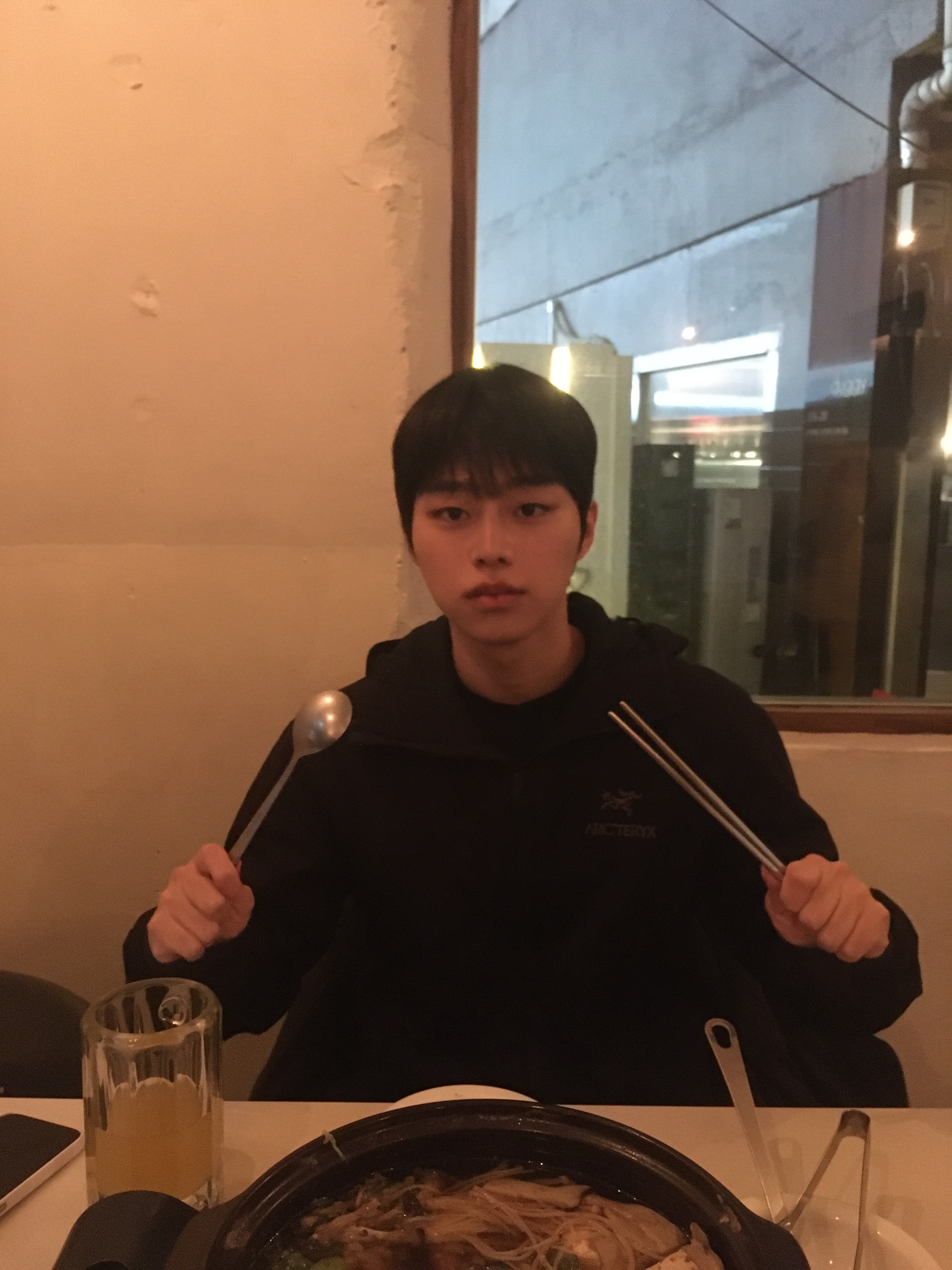 Arc'teryx Atom Hoody Black 착용 스타일 - 1