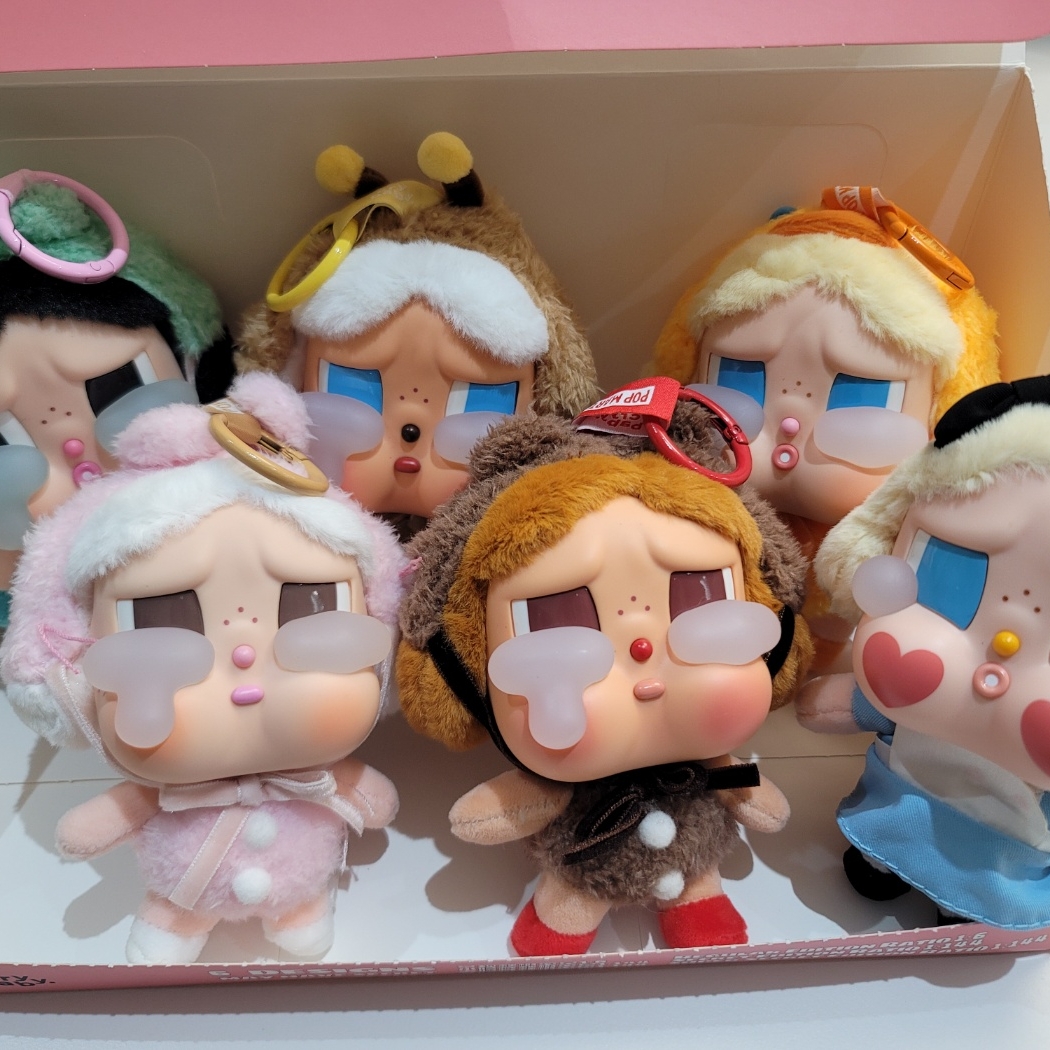Pop Mart Crybaby Crying Again Series Plush Keyring Sealed Case (6 Blind Boxes) 착용 스타일