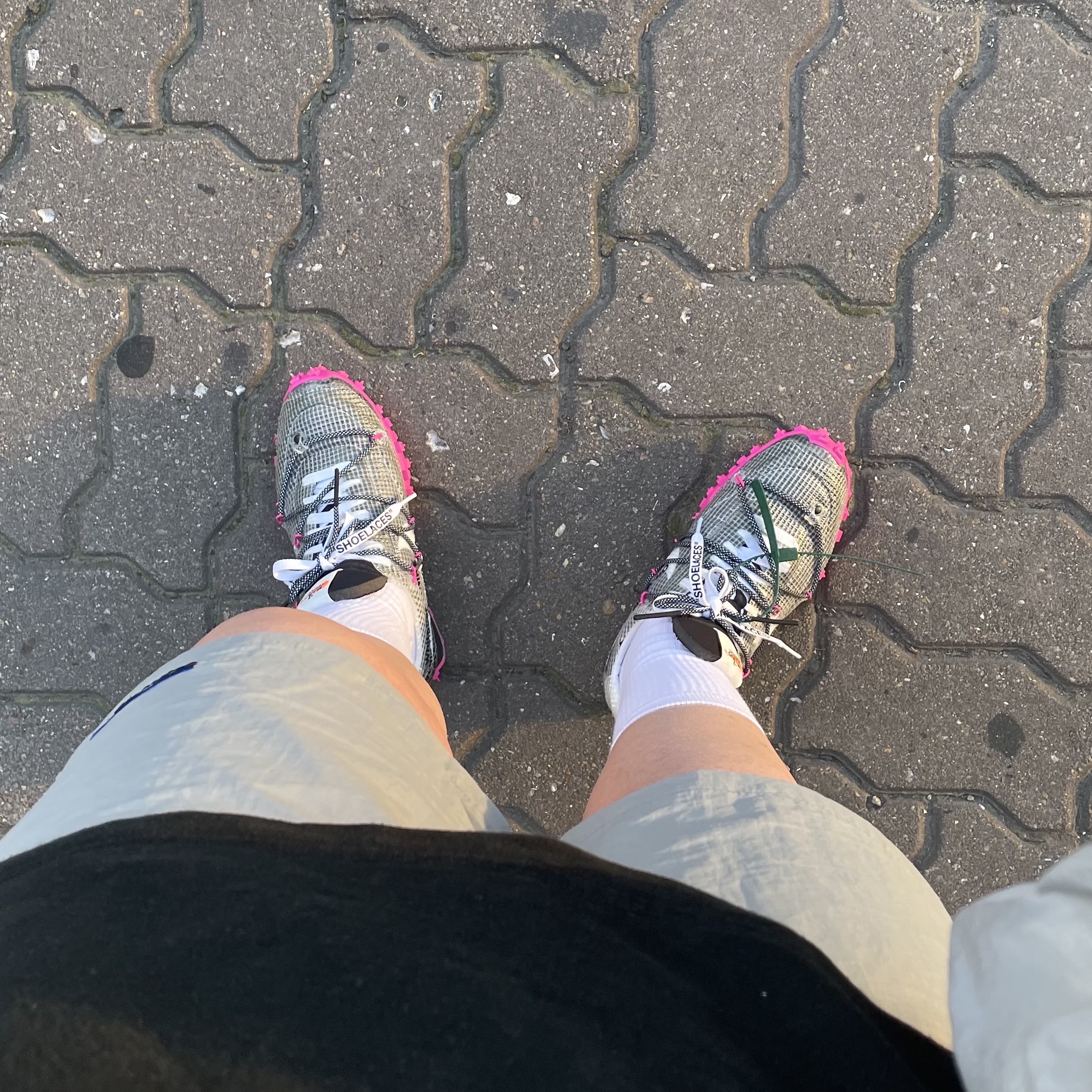 (W) Nike x Off-White Waffle Racer Black 착용 스타일