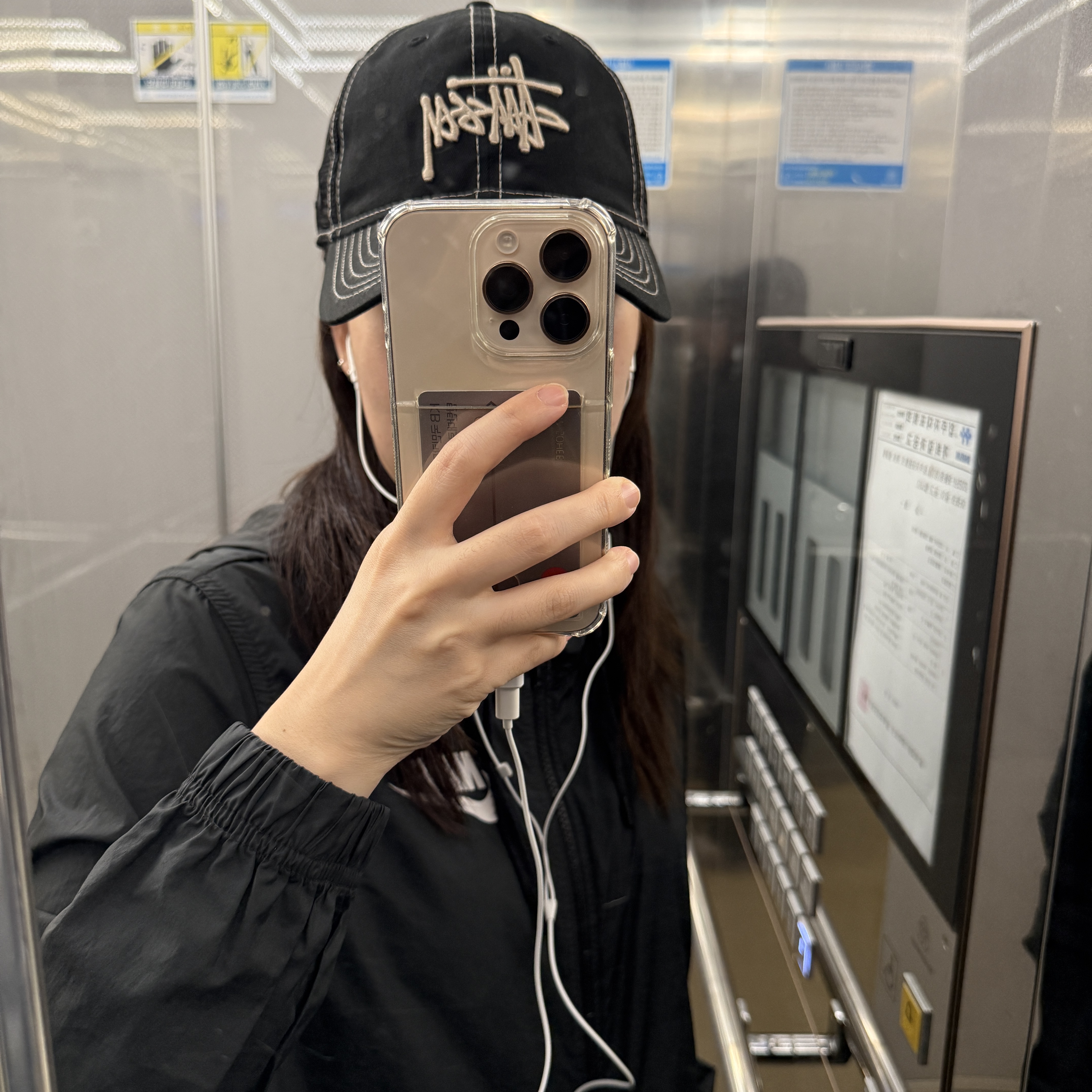 Stussy New Era 9twenty Basic Trucker Black 착용 스타일