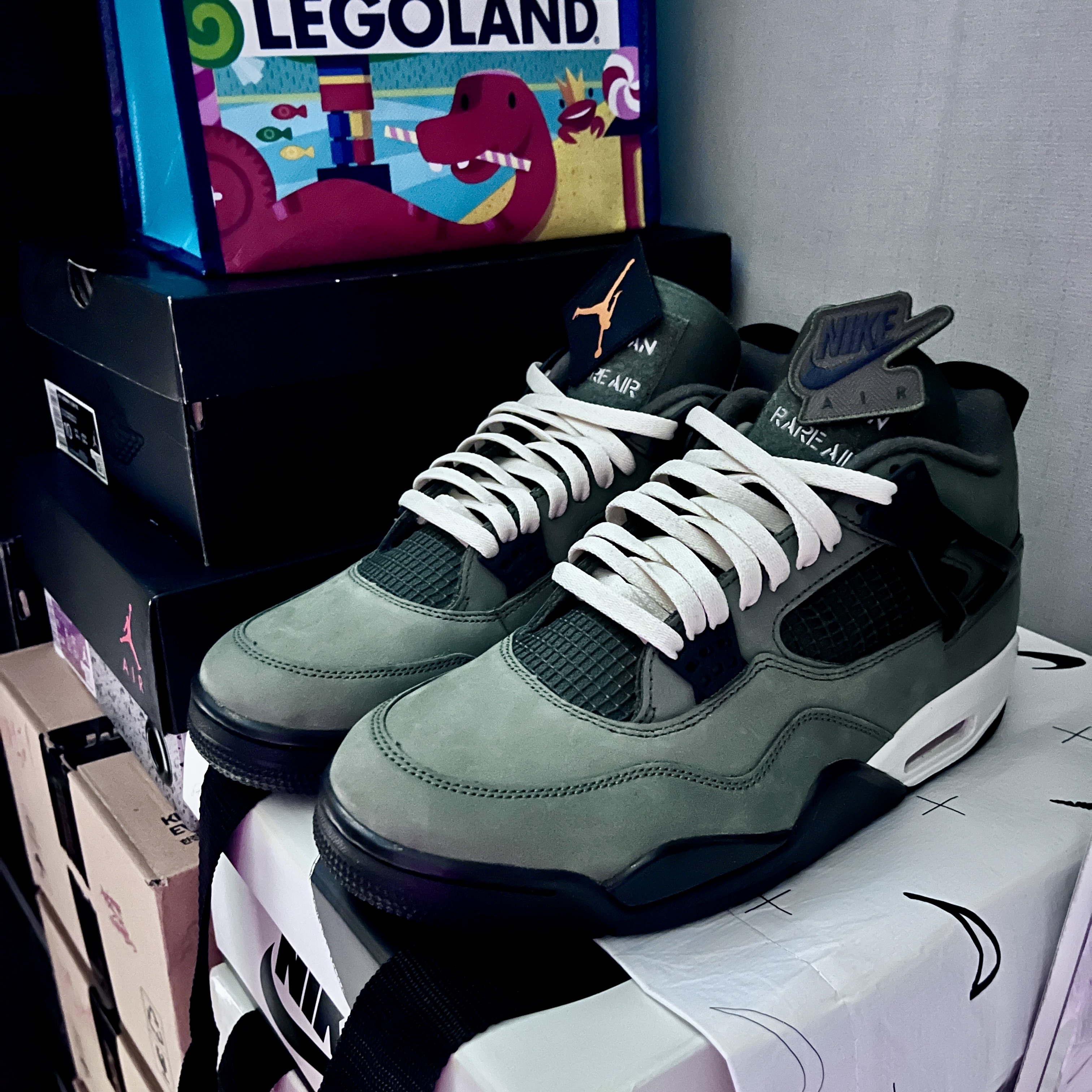 Jordan 4 x Undefeated Retro OG SP Deep Green and Clementine 착용 스타일