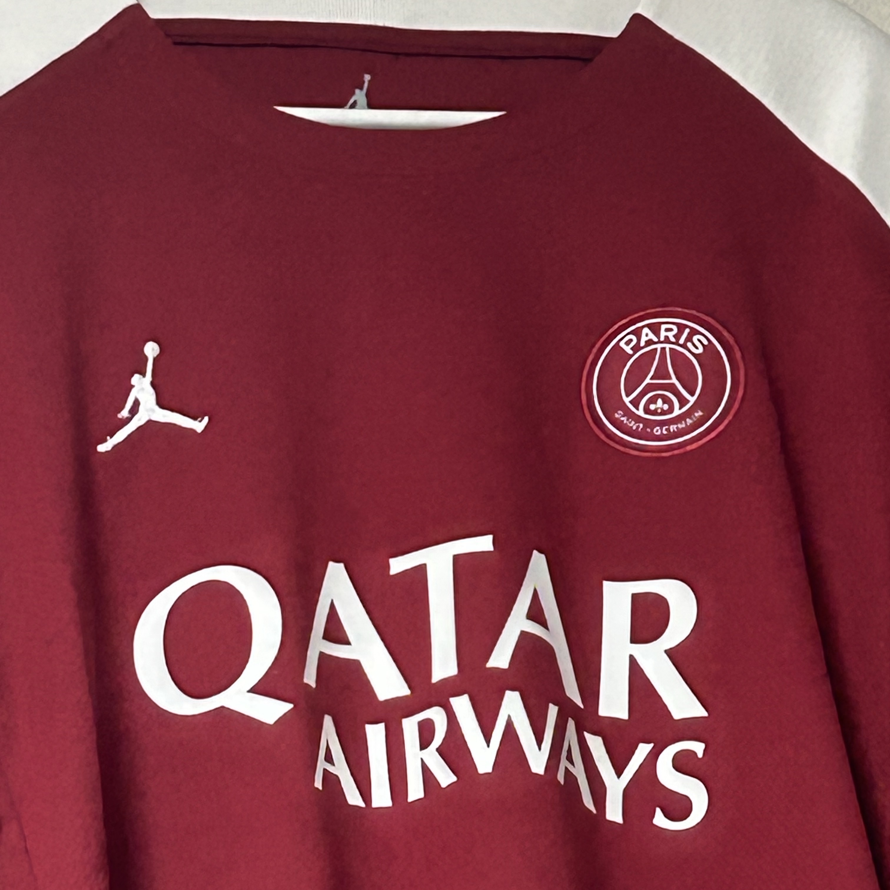 Jordan x Paris Saint-Germain Strike Fourth Dri-Fit Football Knit Short Sleeve Top Wings Jordan Red Phantom (Non Marking Ver.) 착용 스타일