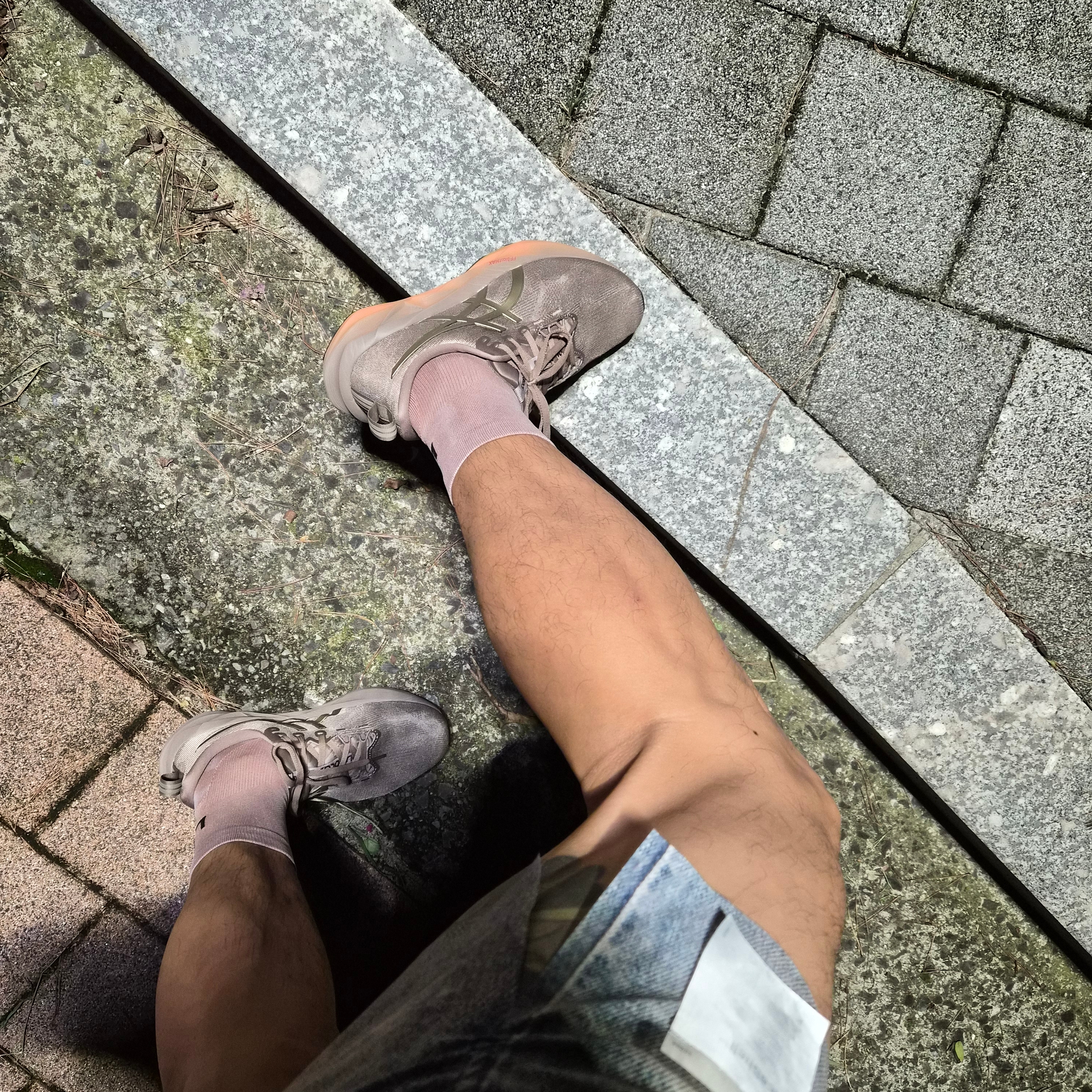 Asics Novablast 5 Luxe Taupe Grey 착용 스타일